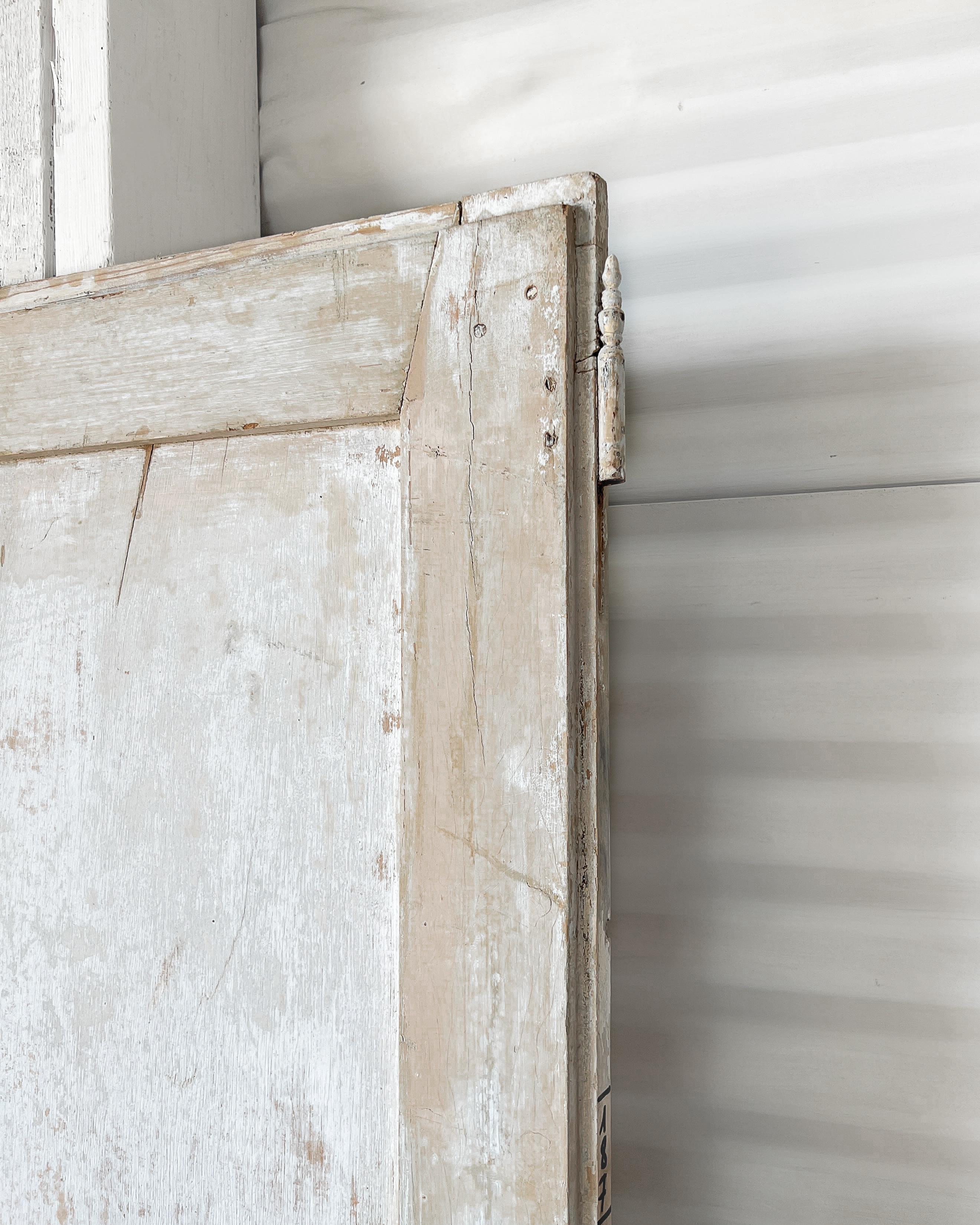 Puerta francesa de 2 hojas recuperada del siglo XIX con pintura envejecida en venta 5