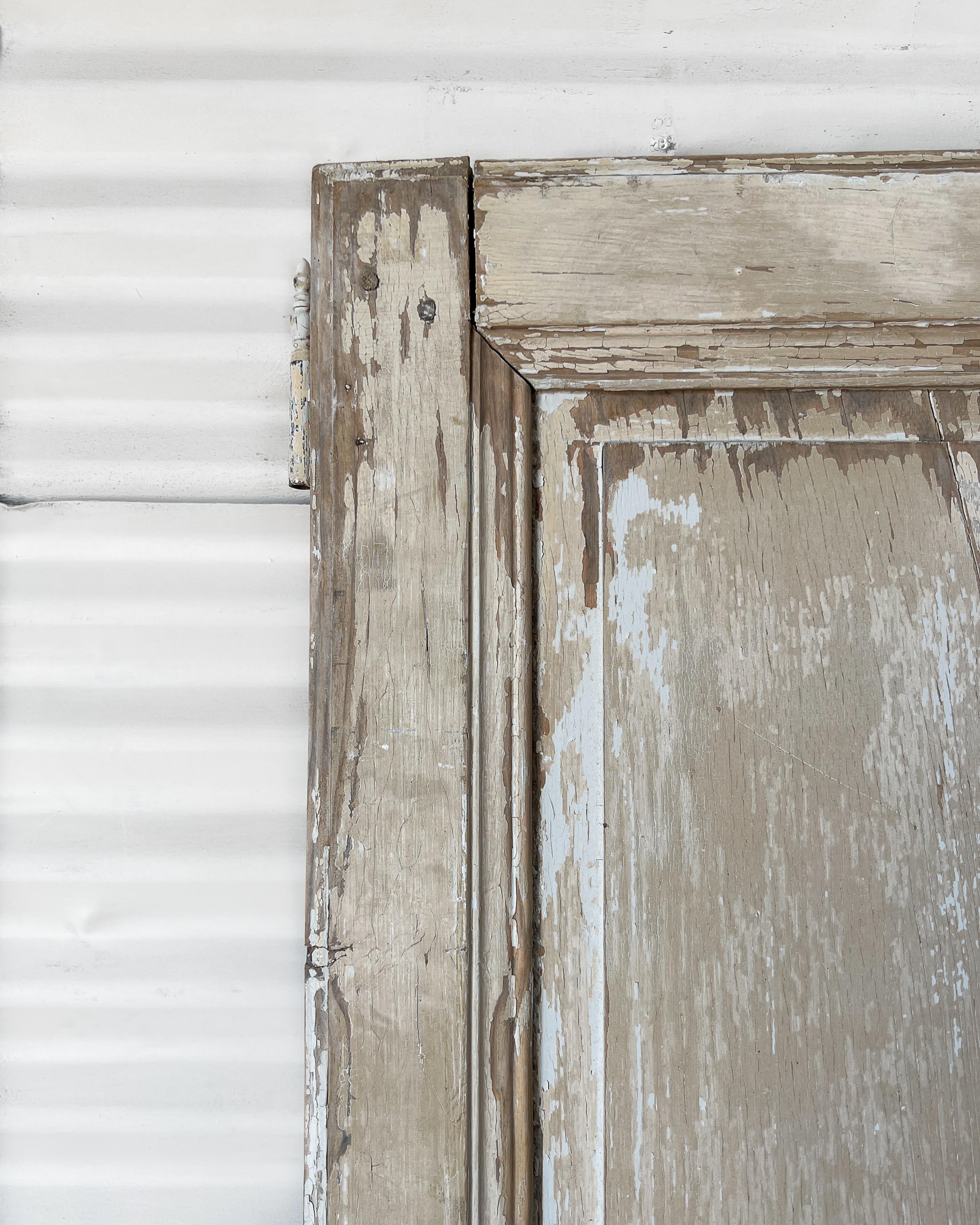 Puerta francesa de 2 hojas recuperada del siglo XIX con pintura envejecida Madera en venta
