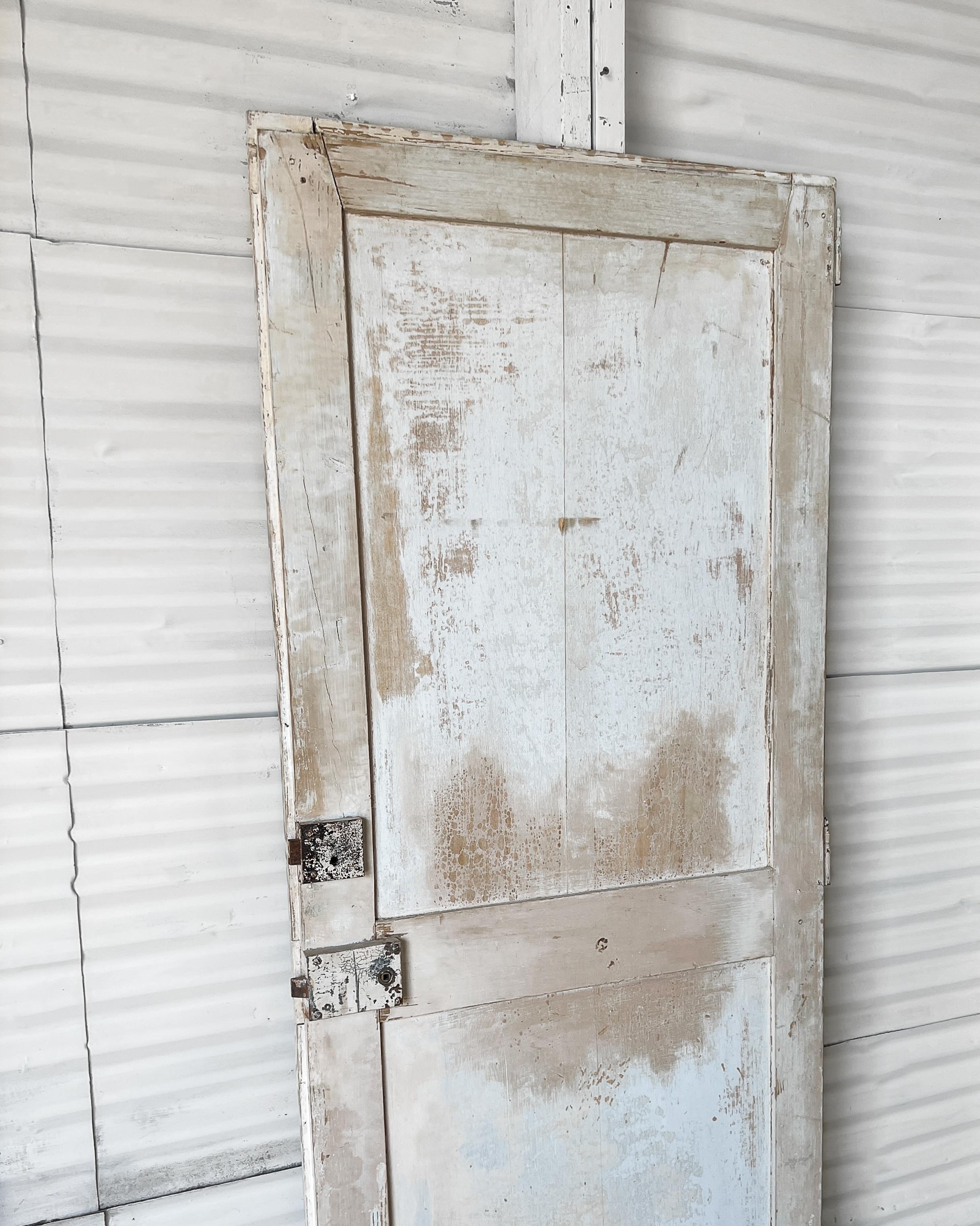 Puerta francesa de 2 hojas recuperada del siglo XIX con pintura envejecida en venta 4