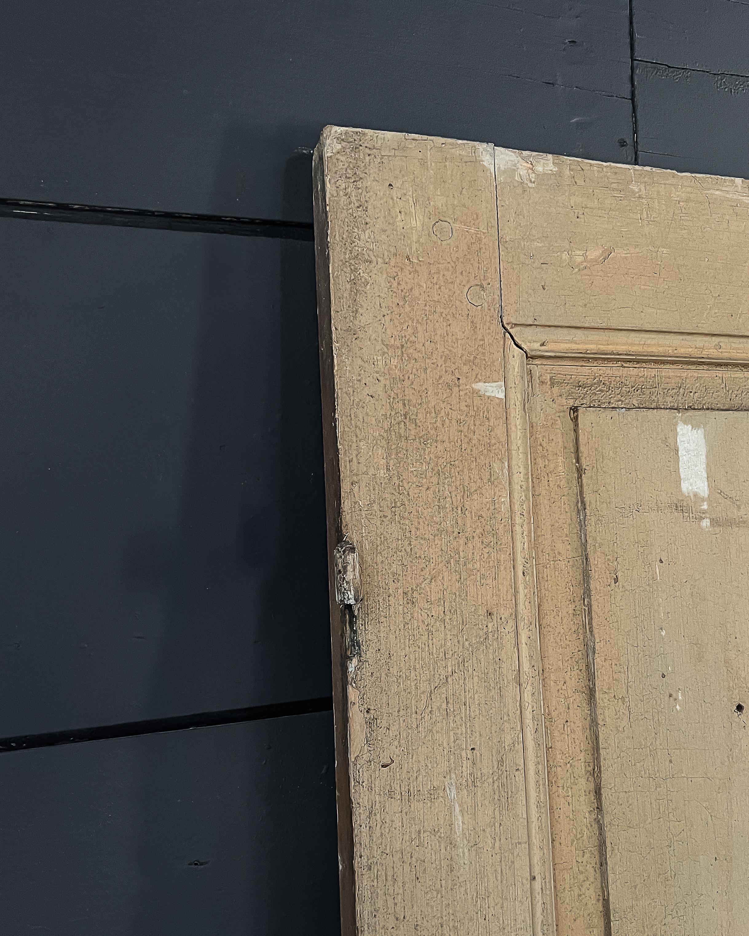 Porta dell'armadio francese a 2 pannelli recuperata nel XIX secolo con vernice gialla in vendita 2