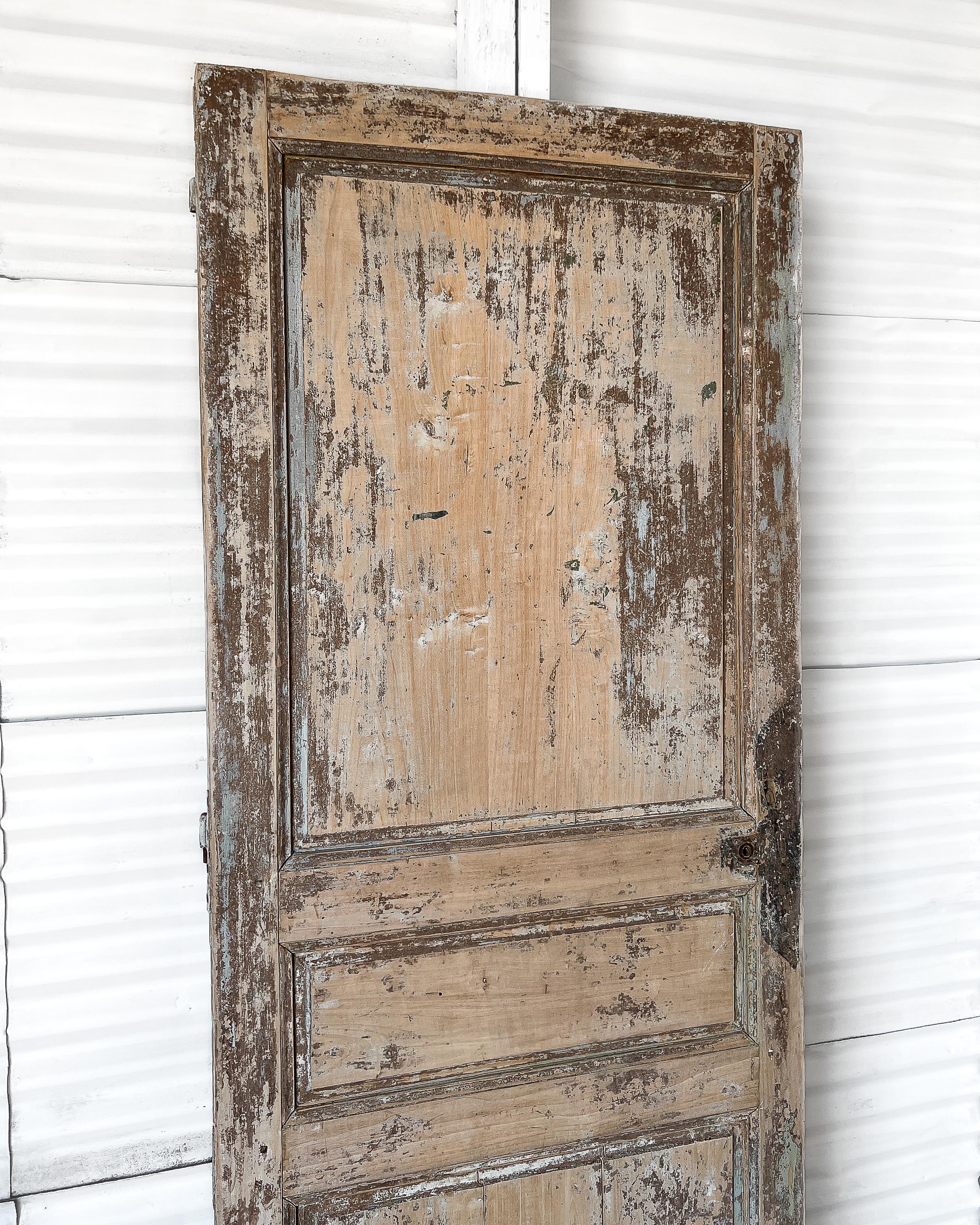 Reclaimierte 3-teilige französische Tür aus dem 19. Jahrhundert mit mehrlagiger Layer-Farbe im Angebot 5