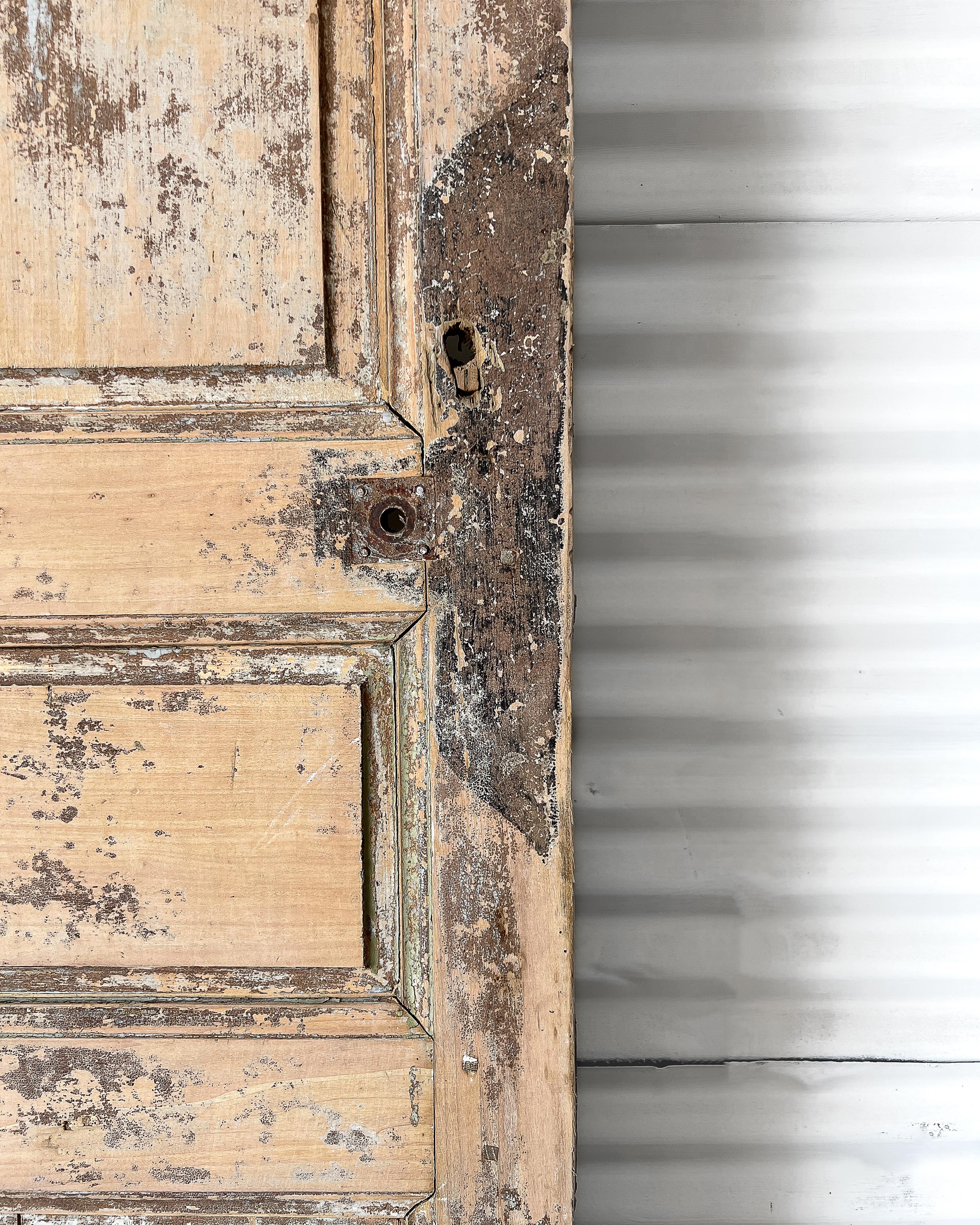 Reclaimierte 3-teilige französische Tür aus dem 19. Jahrhundert mit mehrlagiger Layer-Farbe im Angebot 7
