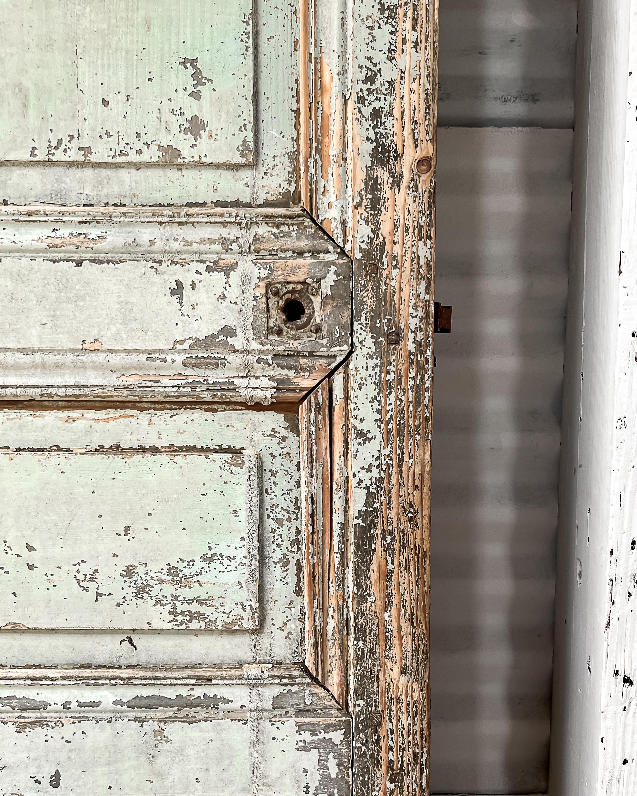 Porta francese a 3 pannelli recuperata del XIX secolo con vernice Greene & Greene in vendita 5