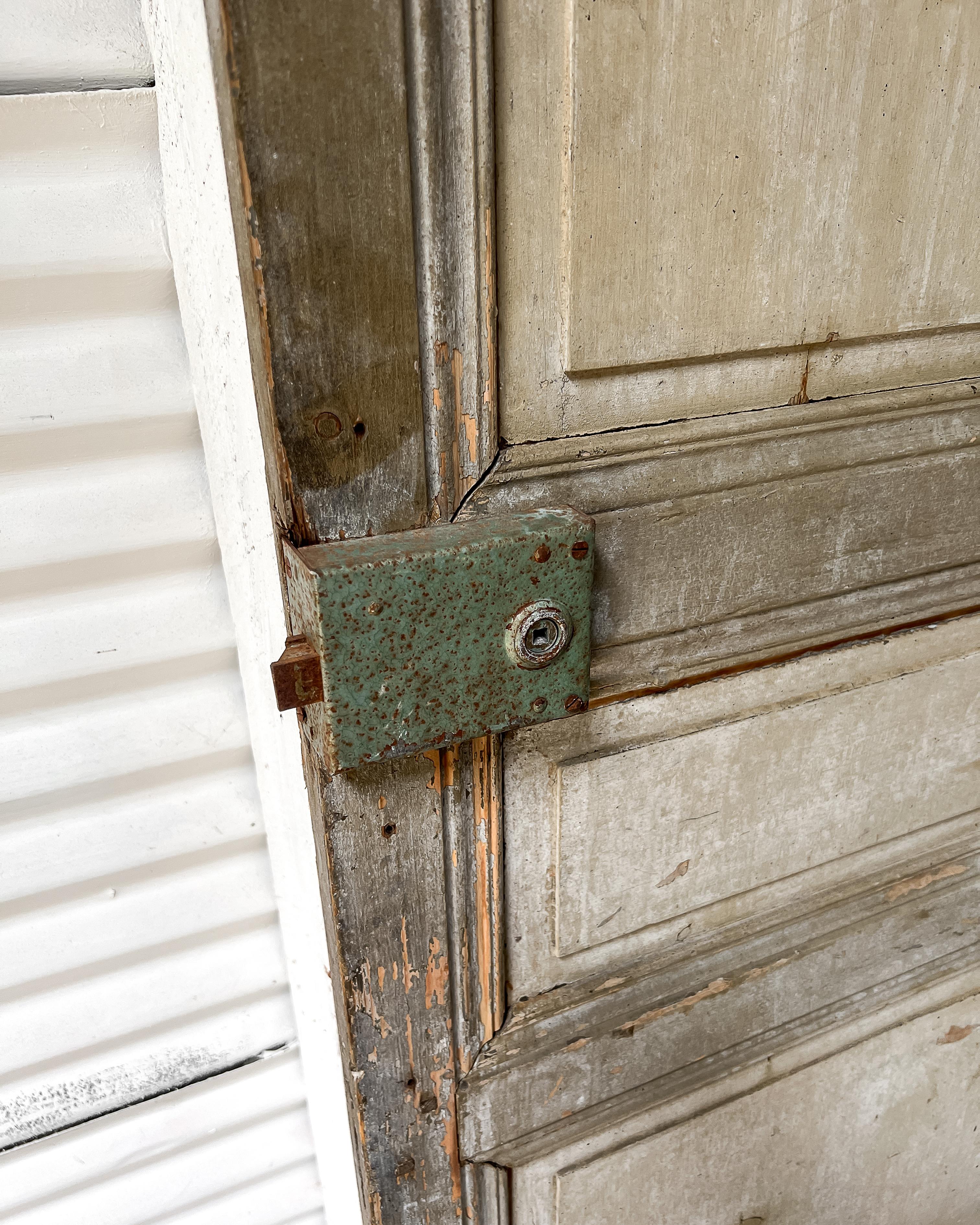 Porta francese a 3 pannelli recuperata del XIX secolo con vernice Greene & Greene In condizioni buone in vendita a Mckinney, TX