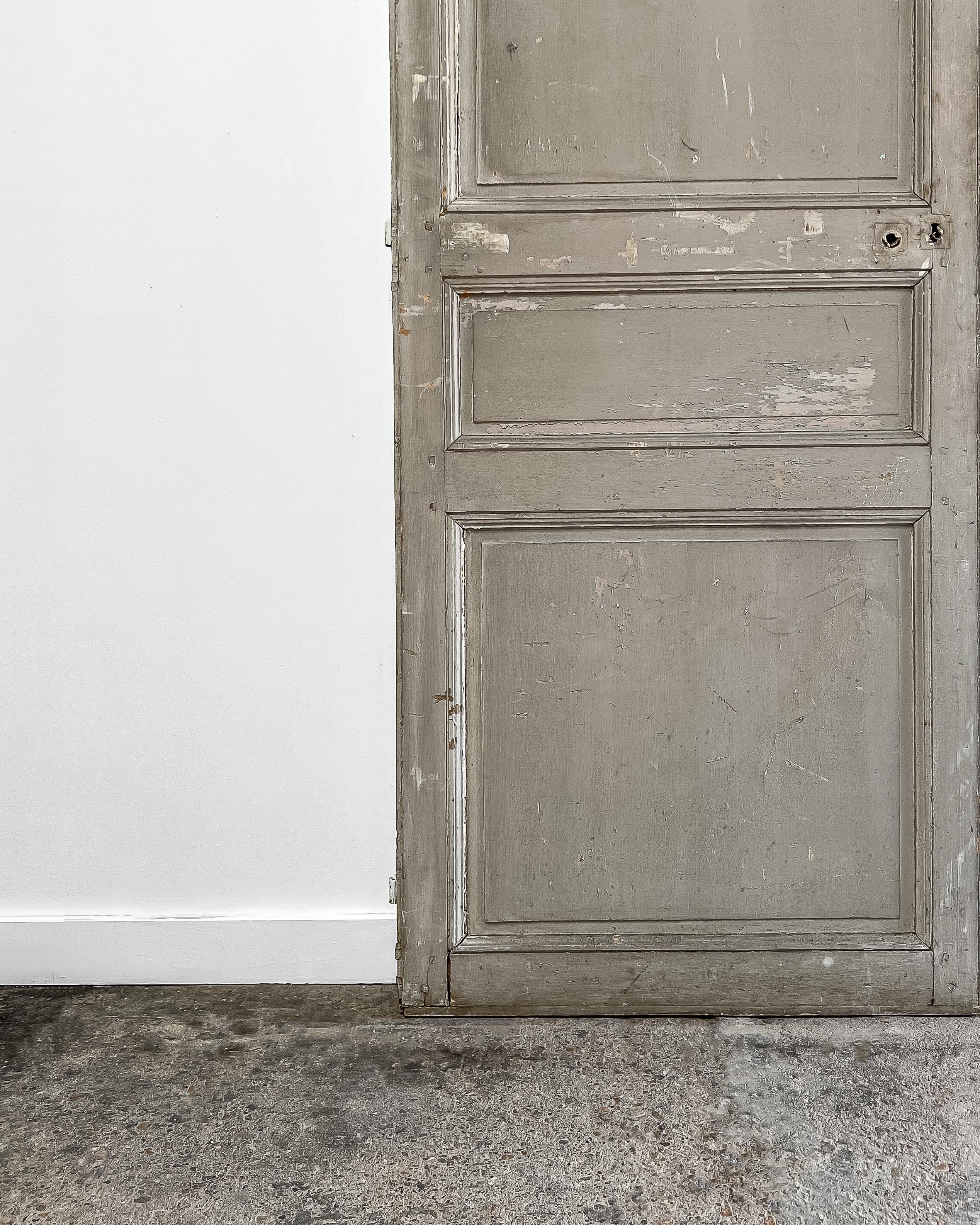 19th Century Reclaimed 3-Panel Französisch Tür mit Sage Green Paint im Angebot 3