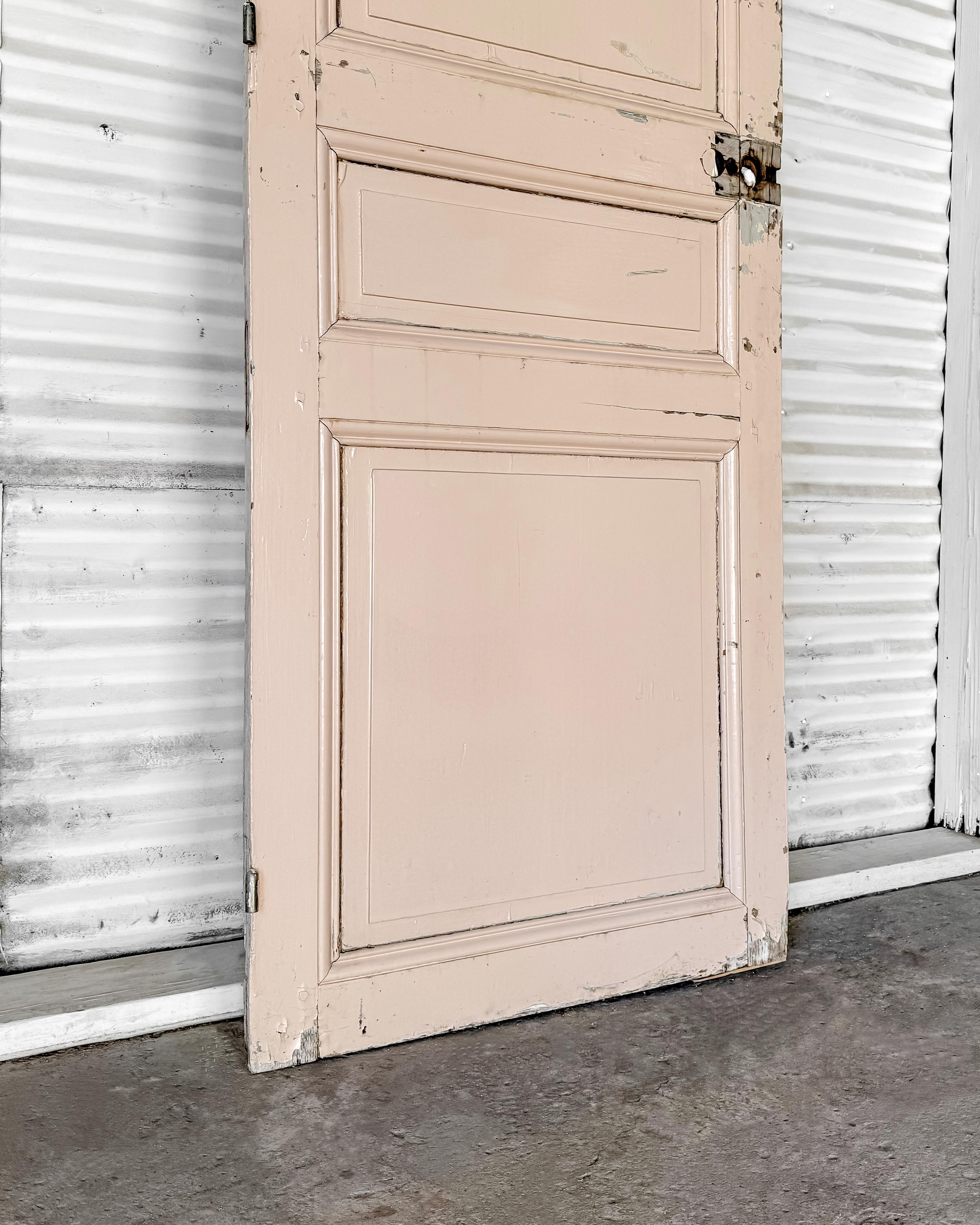Puerta francesa de 3 hojas recuperada del siglo XIX con pintura rubor envejecida en venta 9