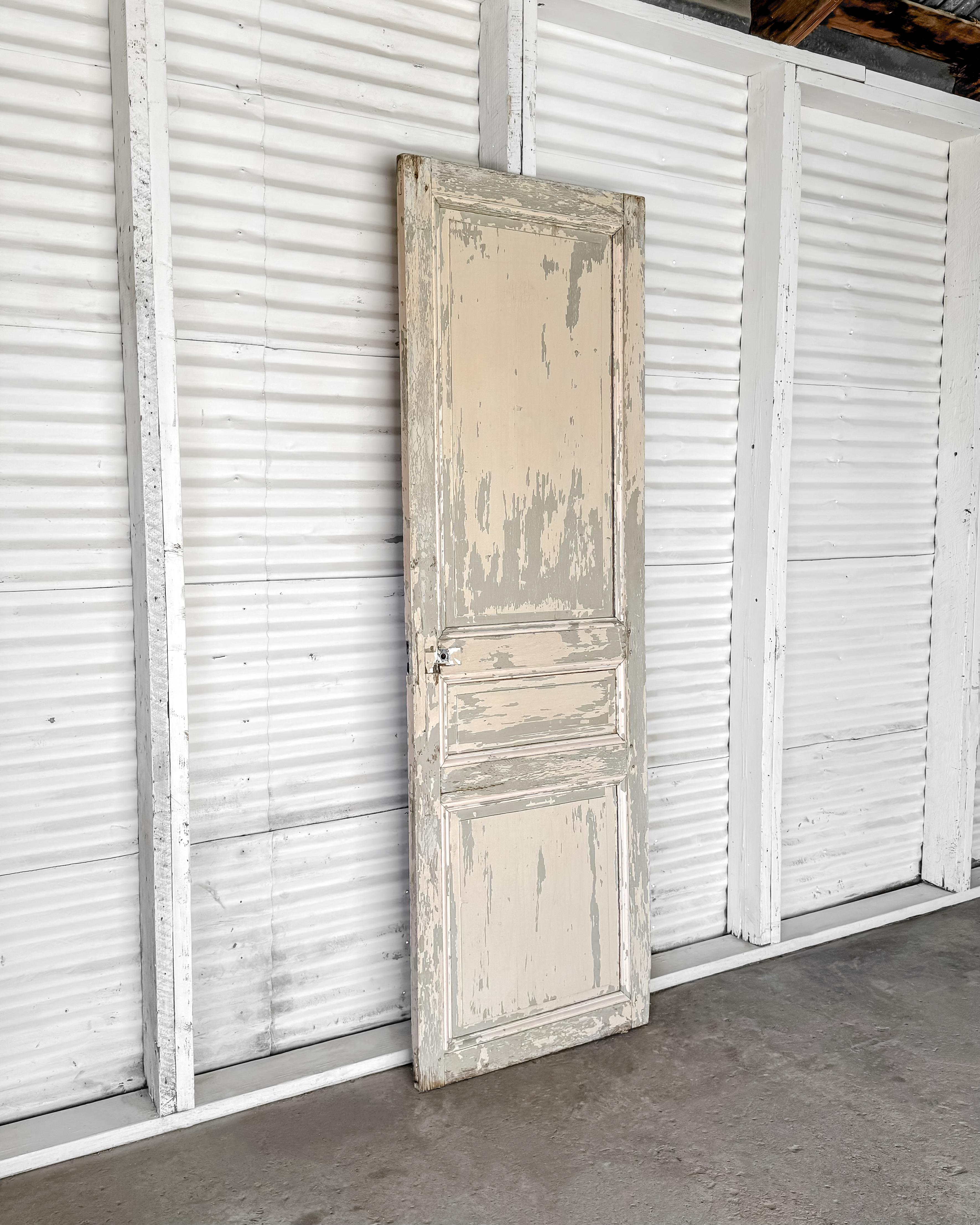 Puerta francesa de 3 hojas recuperada del siglo XIX con pintura rubor envejecida Francés en venta
