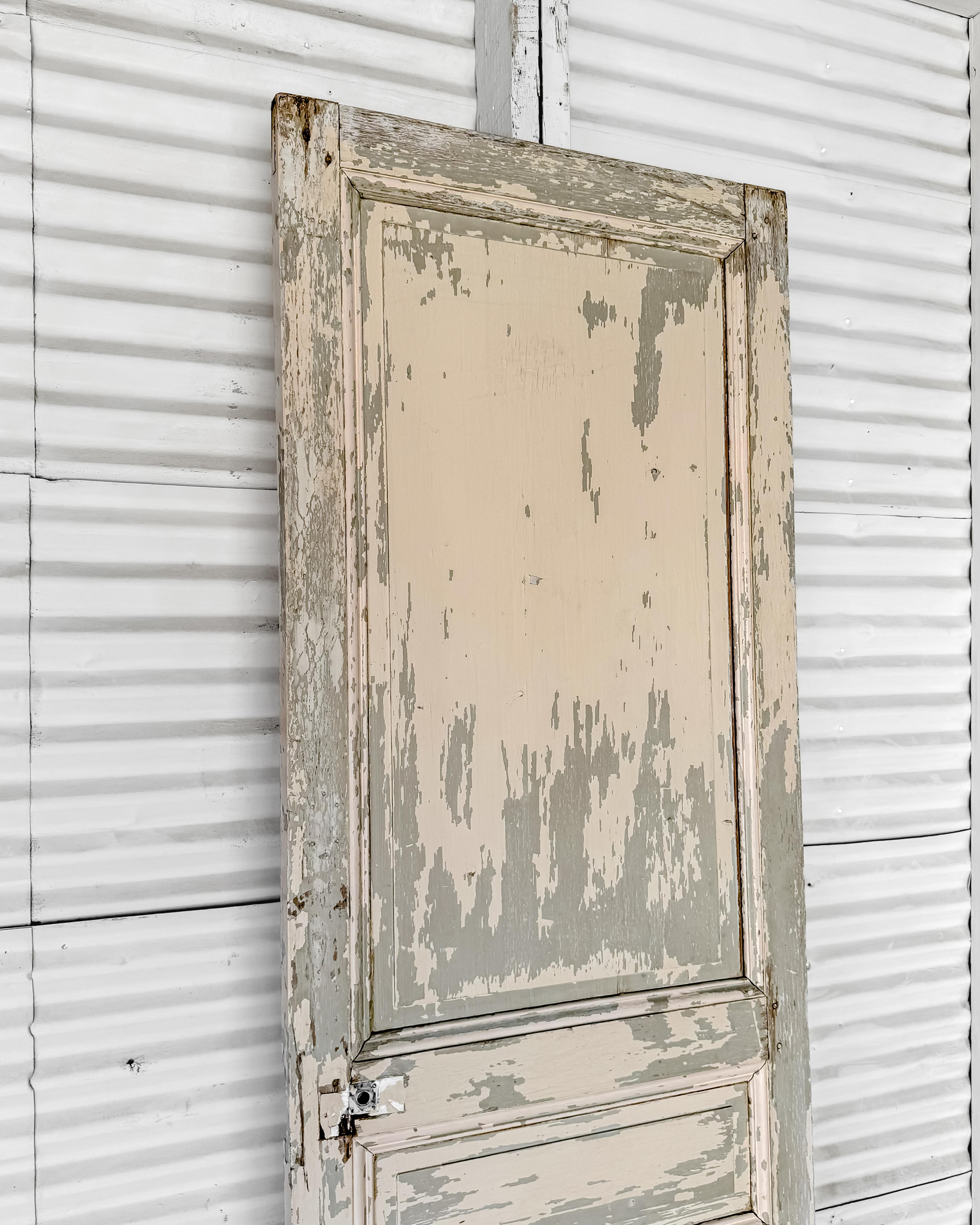 Puerta francesa de 3 hojas recuperada del siglo XIX con pintura rubor envejecida en Bueno estado para la venta en Mckinney, TX