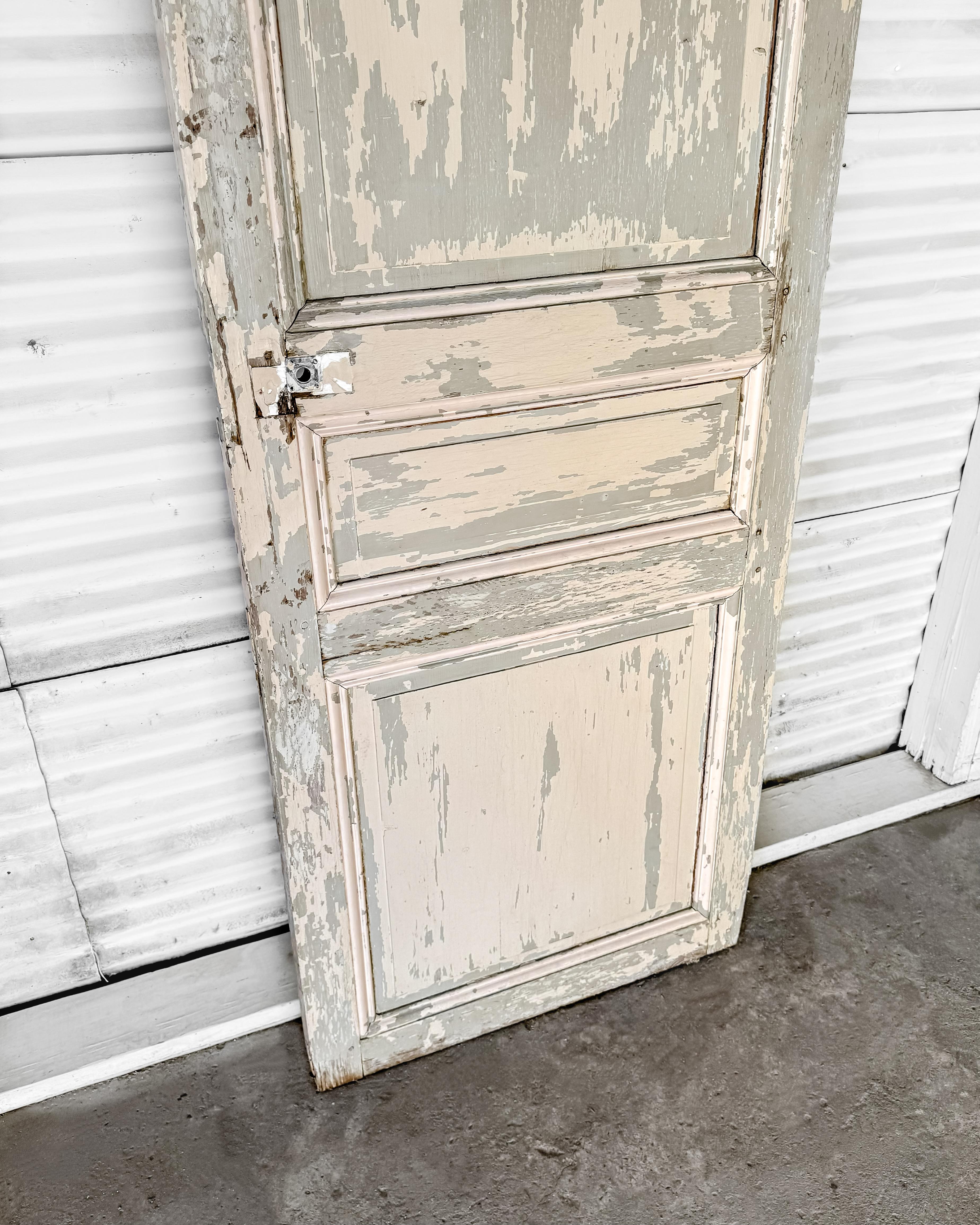 Puerta francesa de 3 hojas recuperada del siglo XIX con pintura rubor envejecida en venta 1