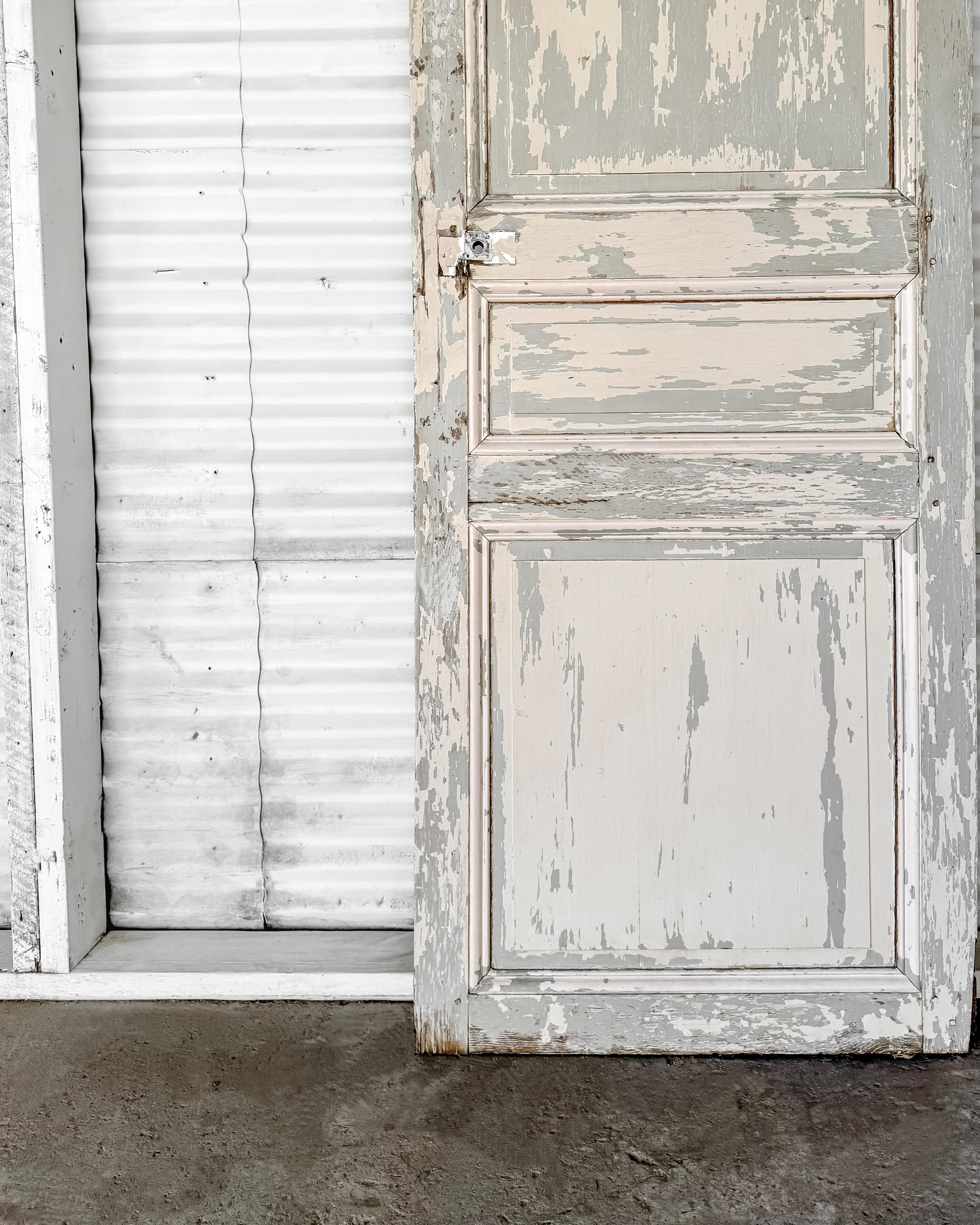 Puerta francesa de 3 hojas recuperada del siglo XIX con pintura rubor envejecida en venta 2