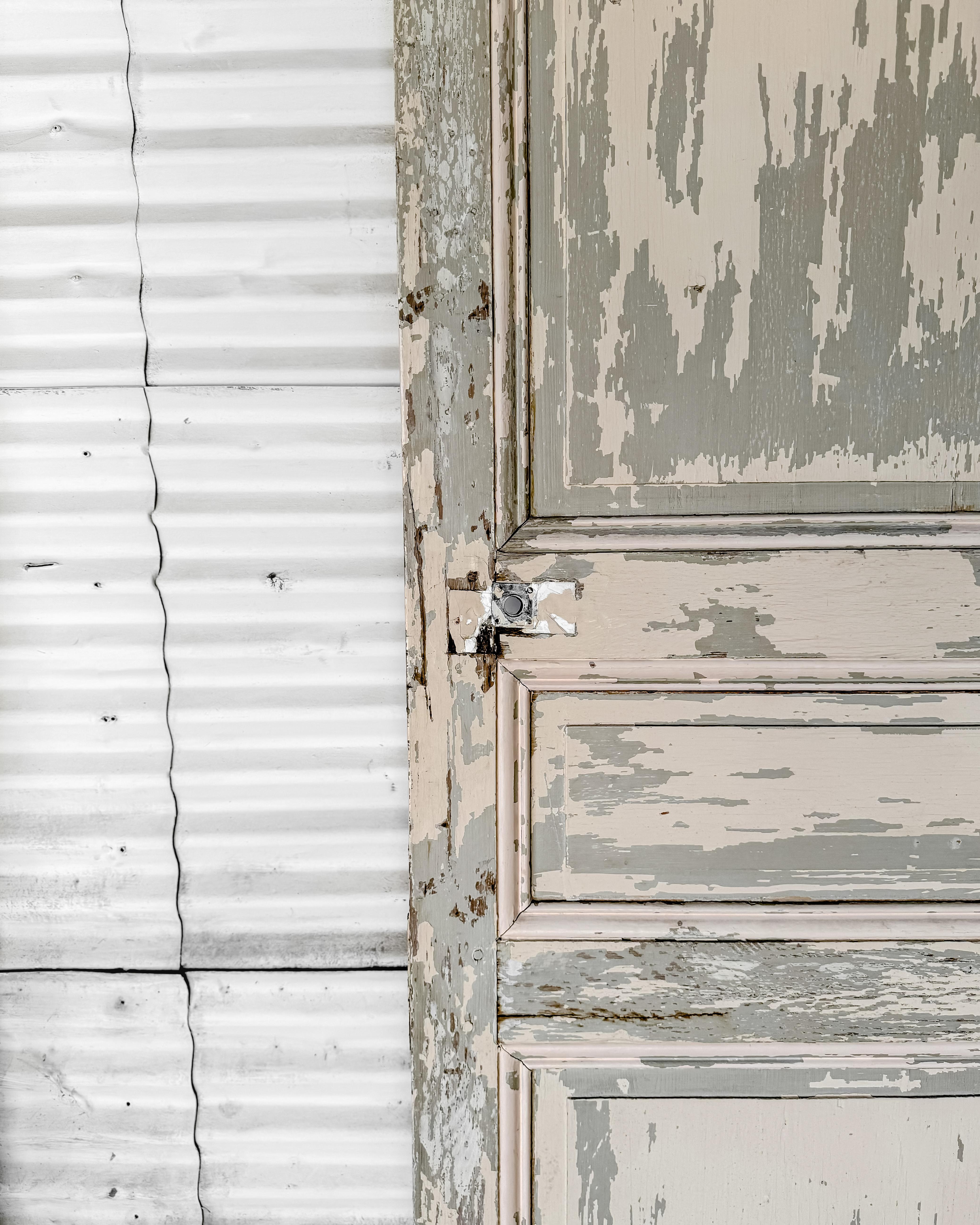 Puerta francesa de 3 hojas recuperada del siglo XIX con pintura rubor envejecida en venta 3