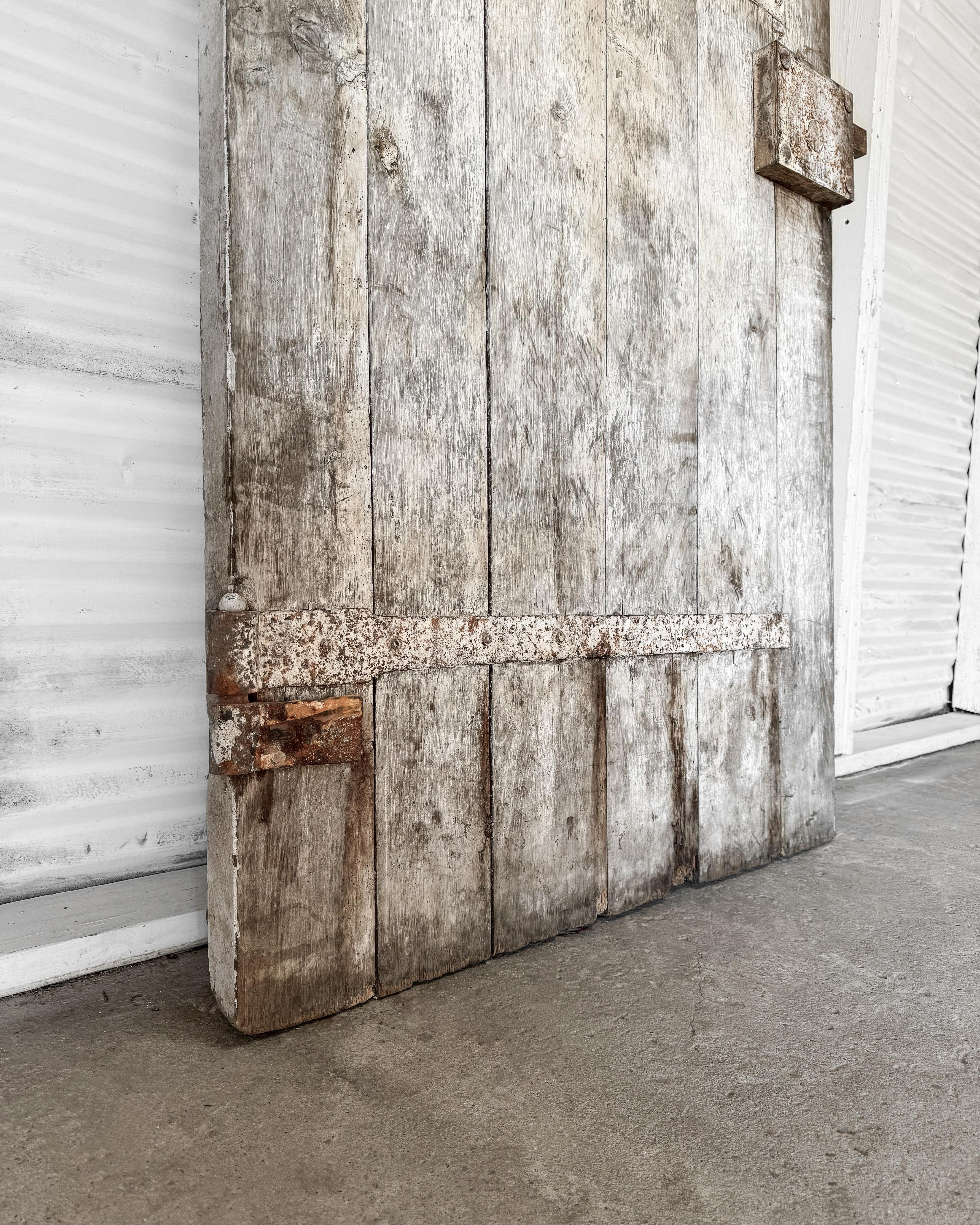 19th Century Reclaimed French Courtyard Entrance Door en vente 5