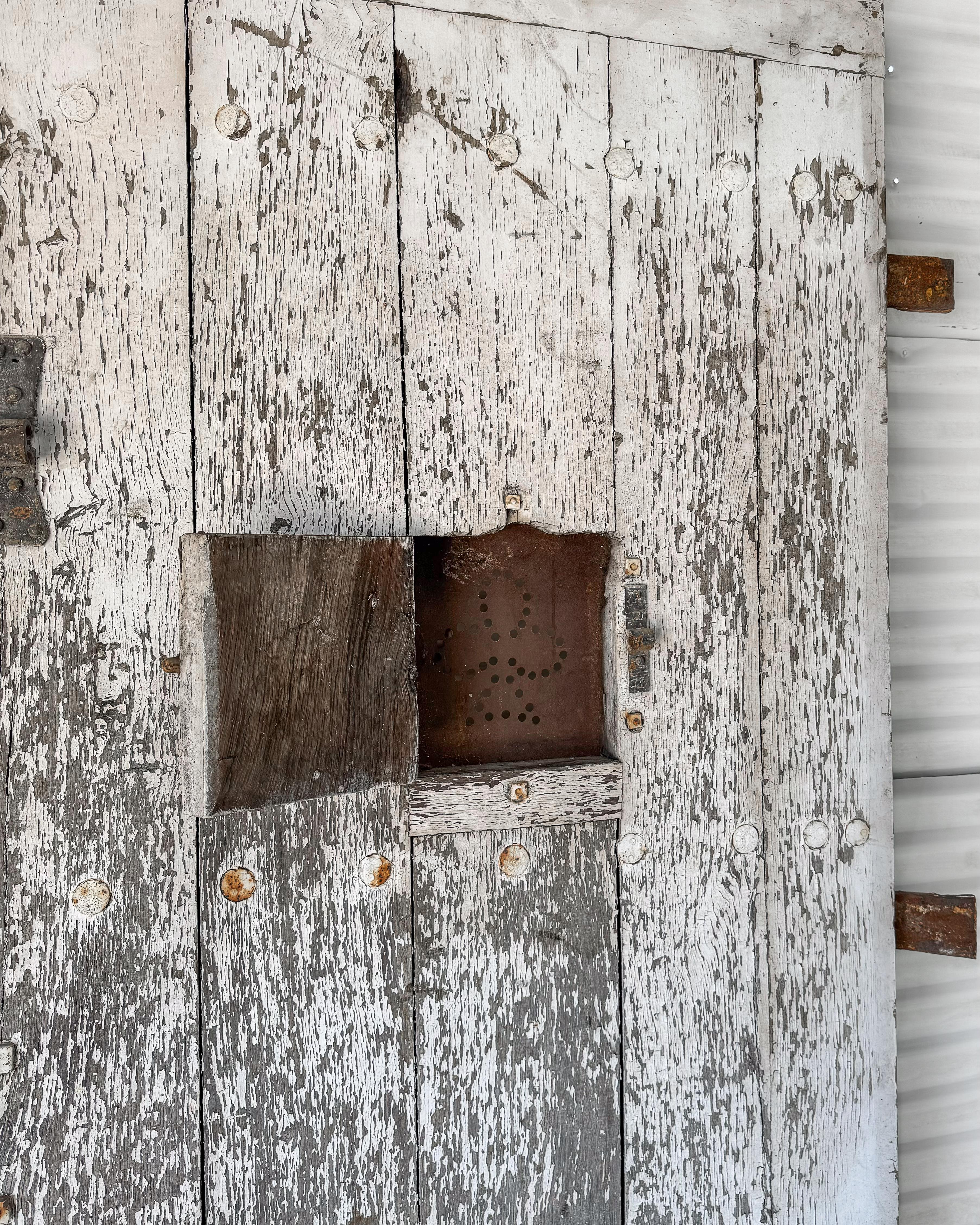 19th Century Reclaimed French Courtyard Entrance Door en vente 9