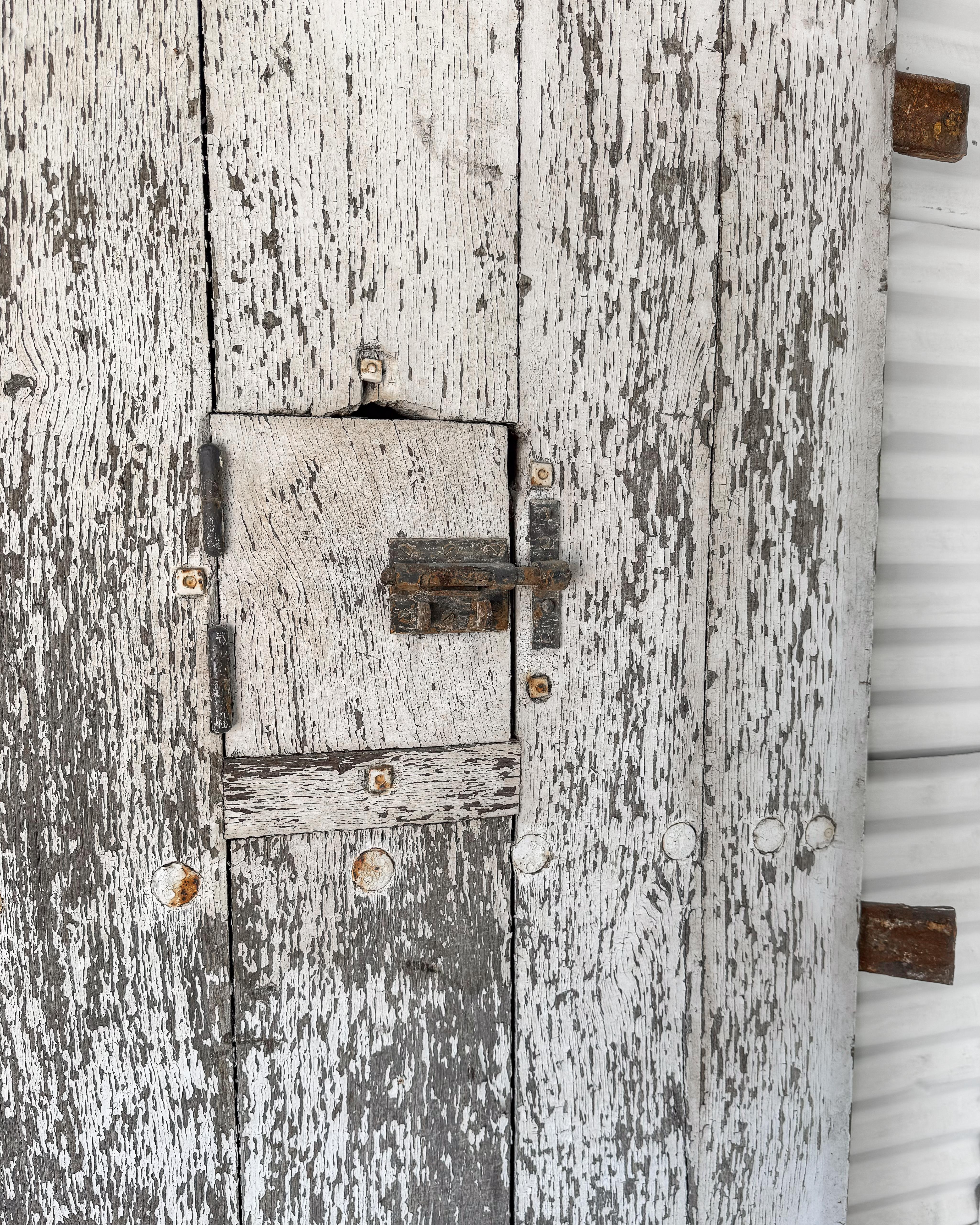 19th Century Reclaimed French Courtyard Entrance Door en vente 10