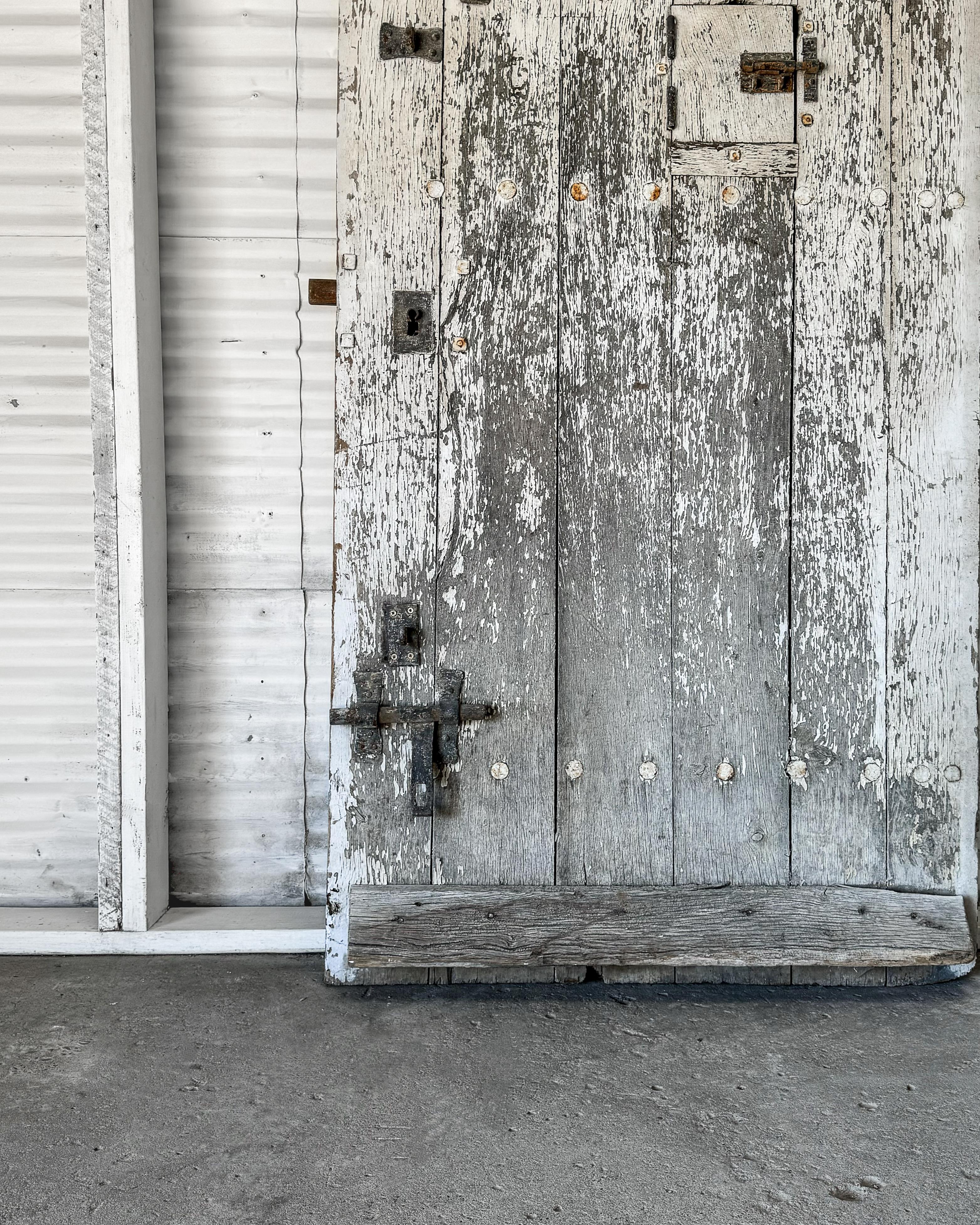 19th Century Reclaimed French Courtyard Entrance Door en vente 13