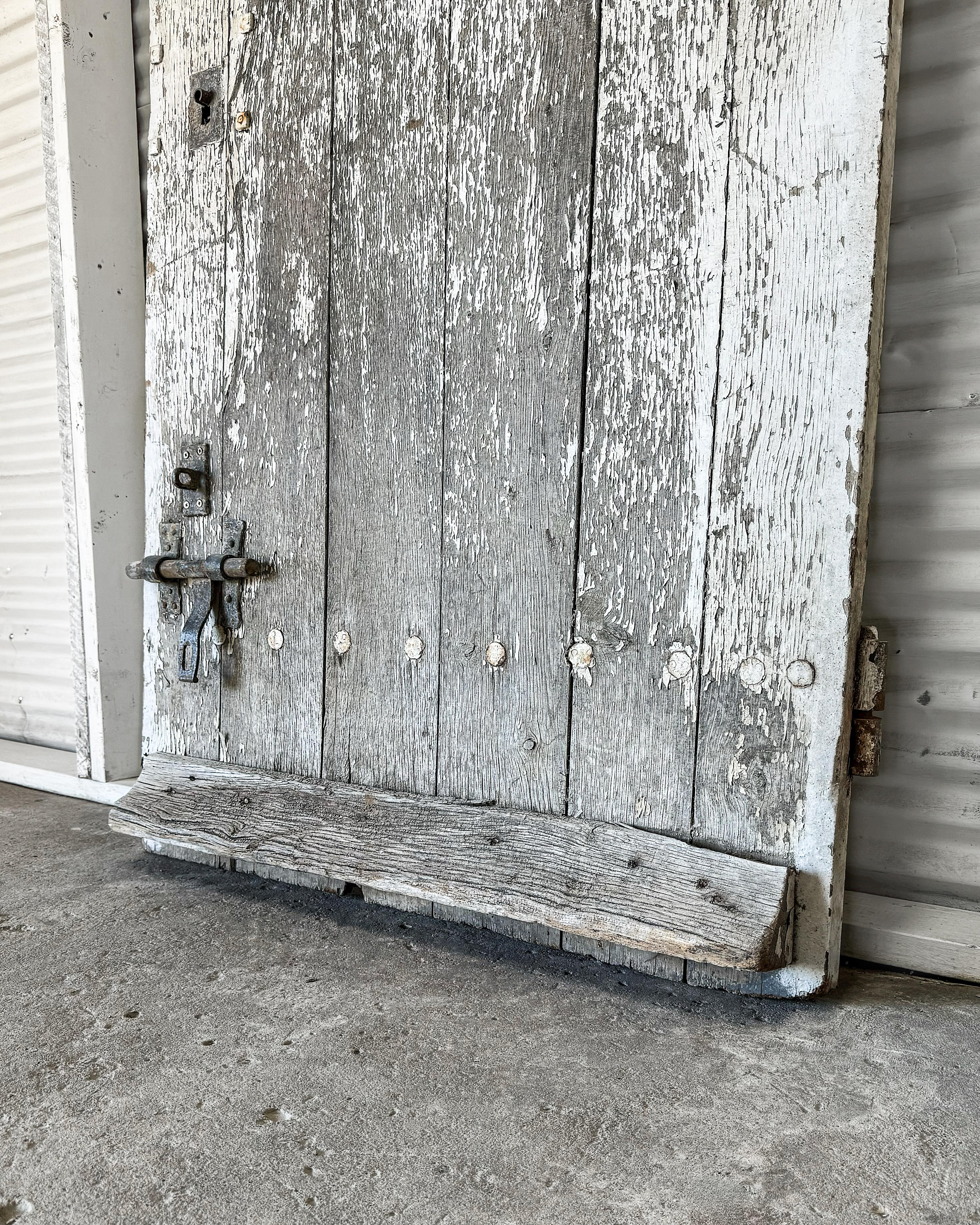 19th Century Reclaimed French Courtyard Entrance Door en vente 14