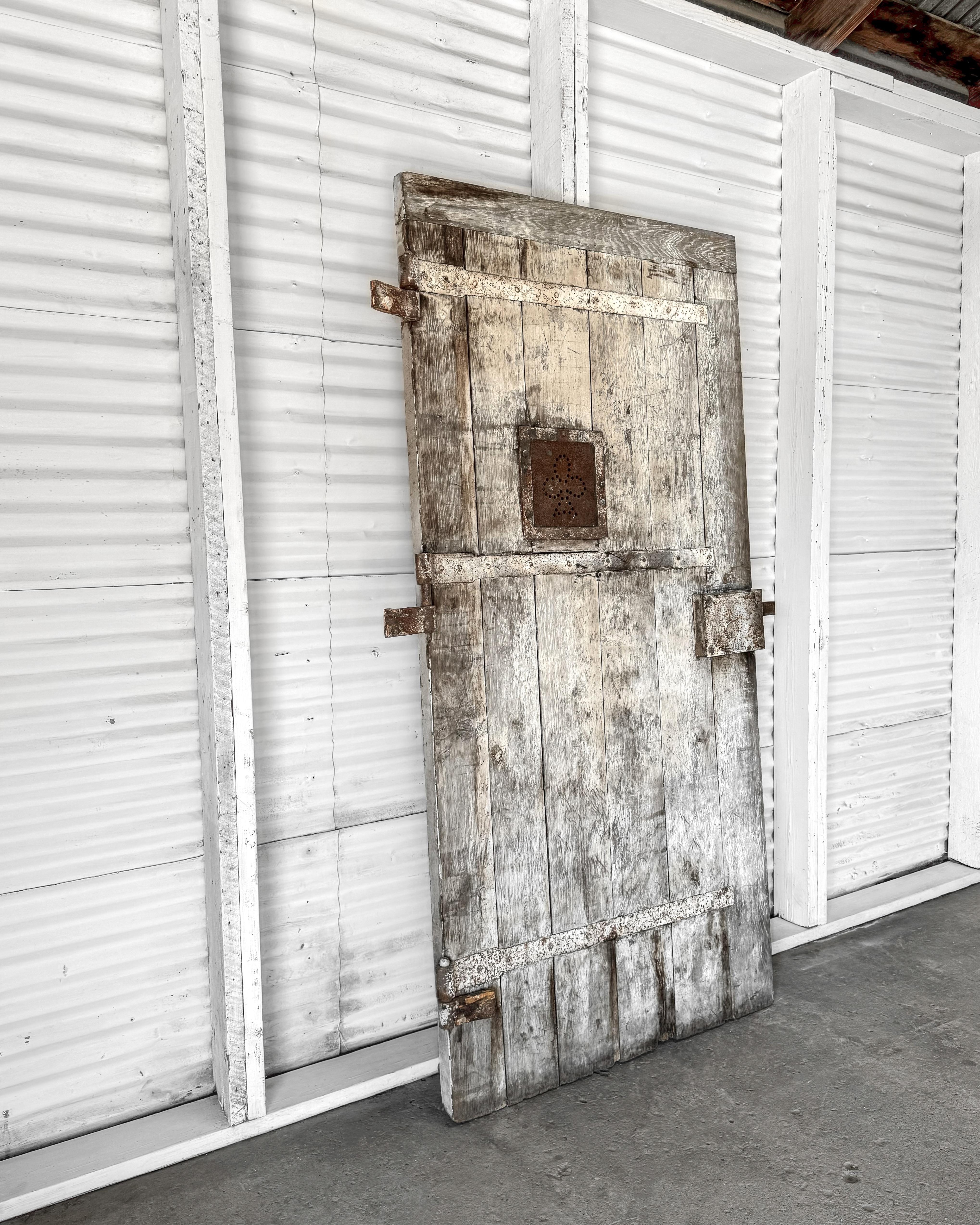 Français 19th Century Reclaimed French Courtyard Entrance Door en vente