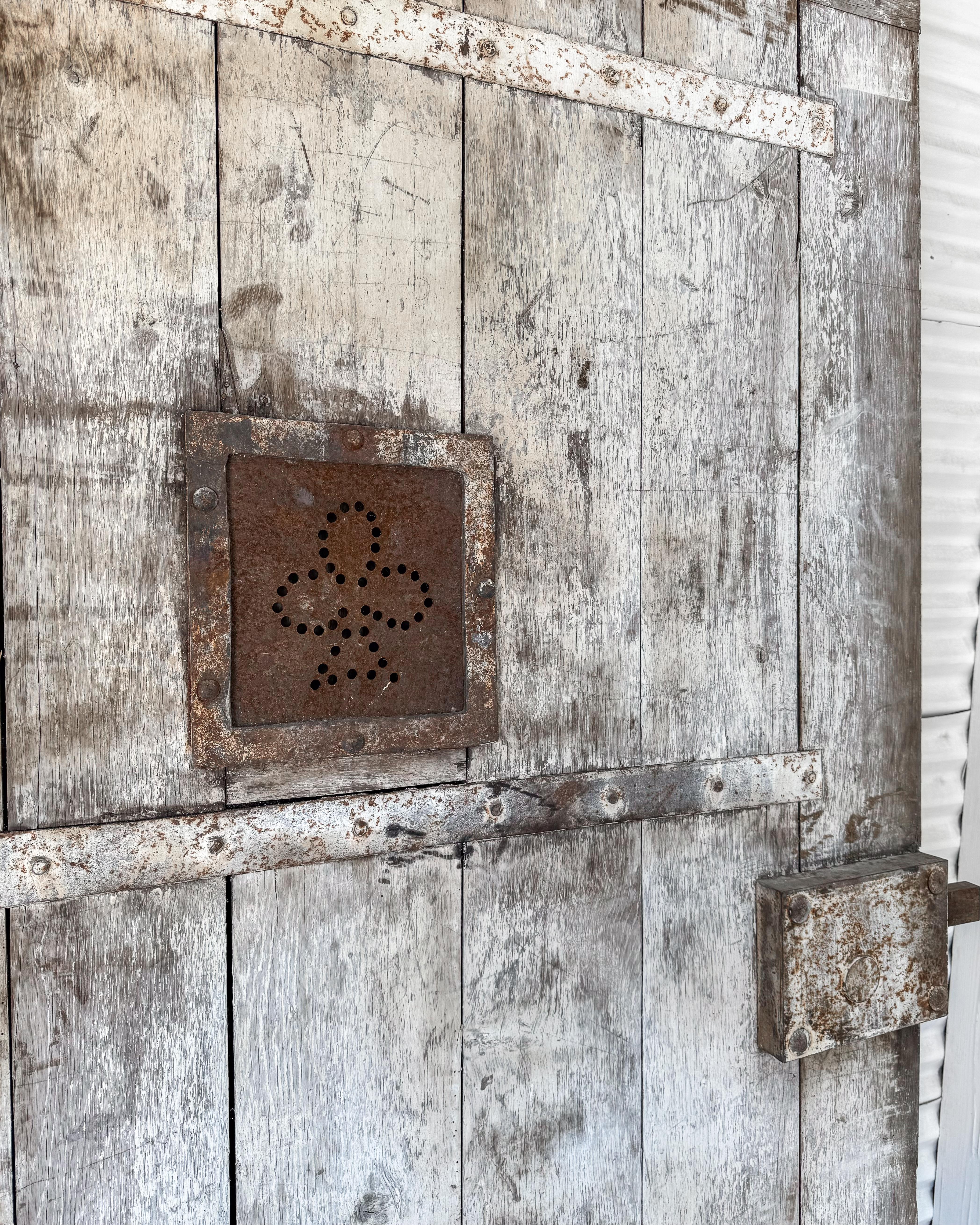 19th Century Reclaimed French Courtyard Entrance Door en vente 1