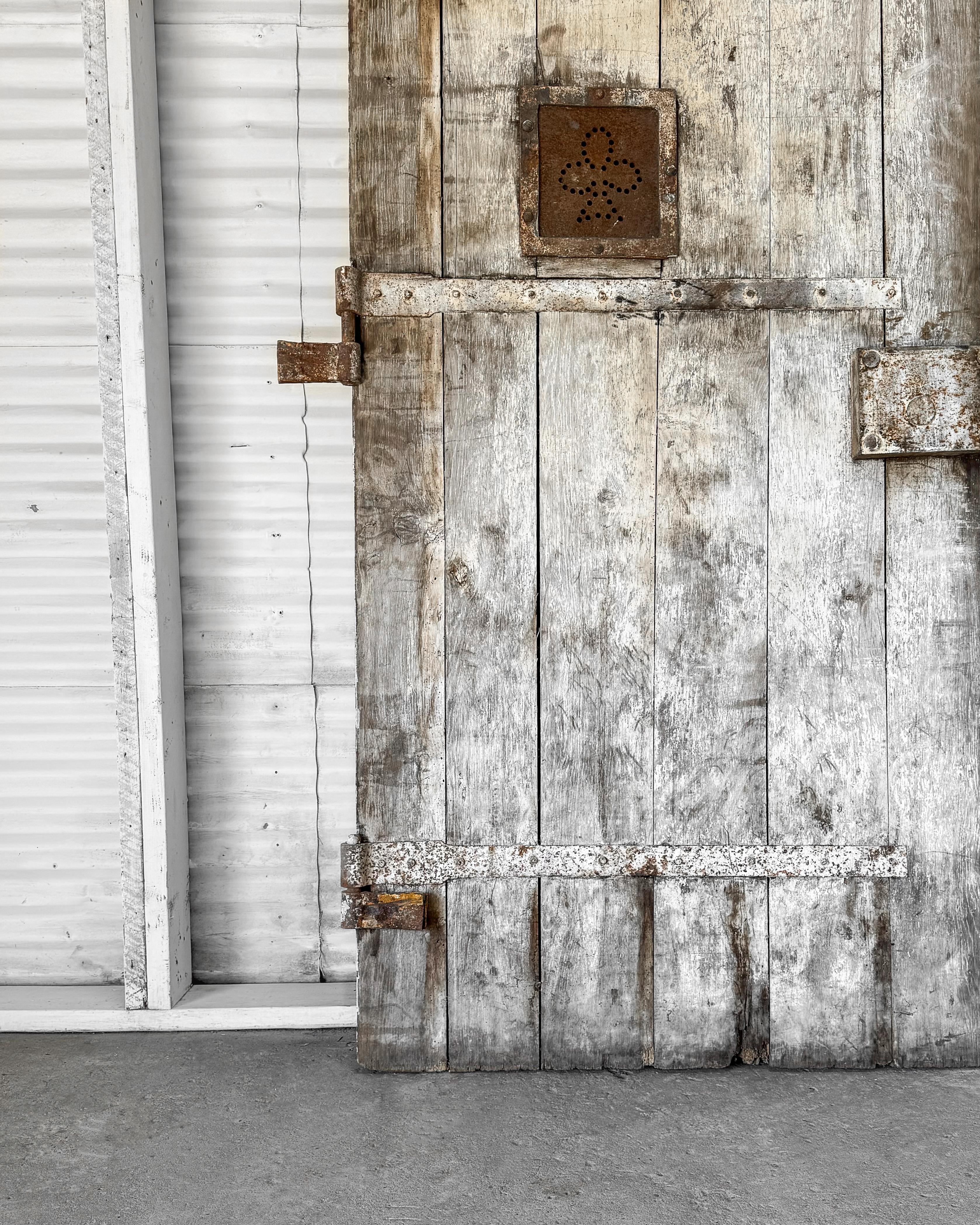19th Century Reclaimed French Courtyard Entrance Door en vente 2