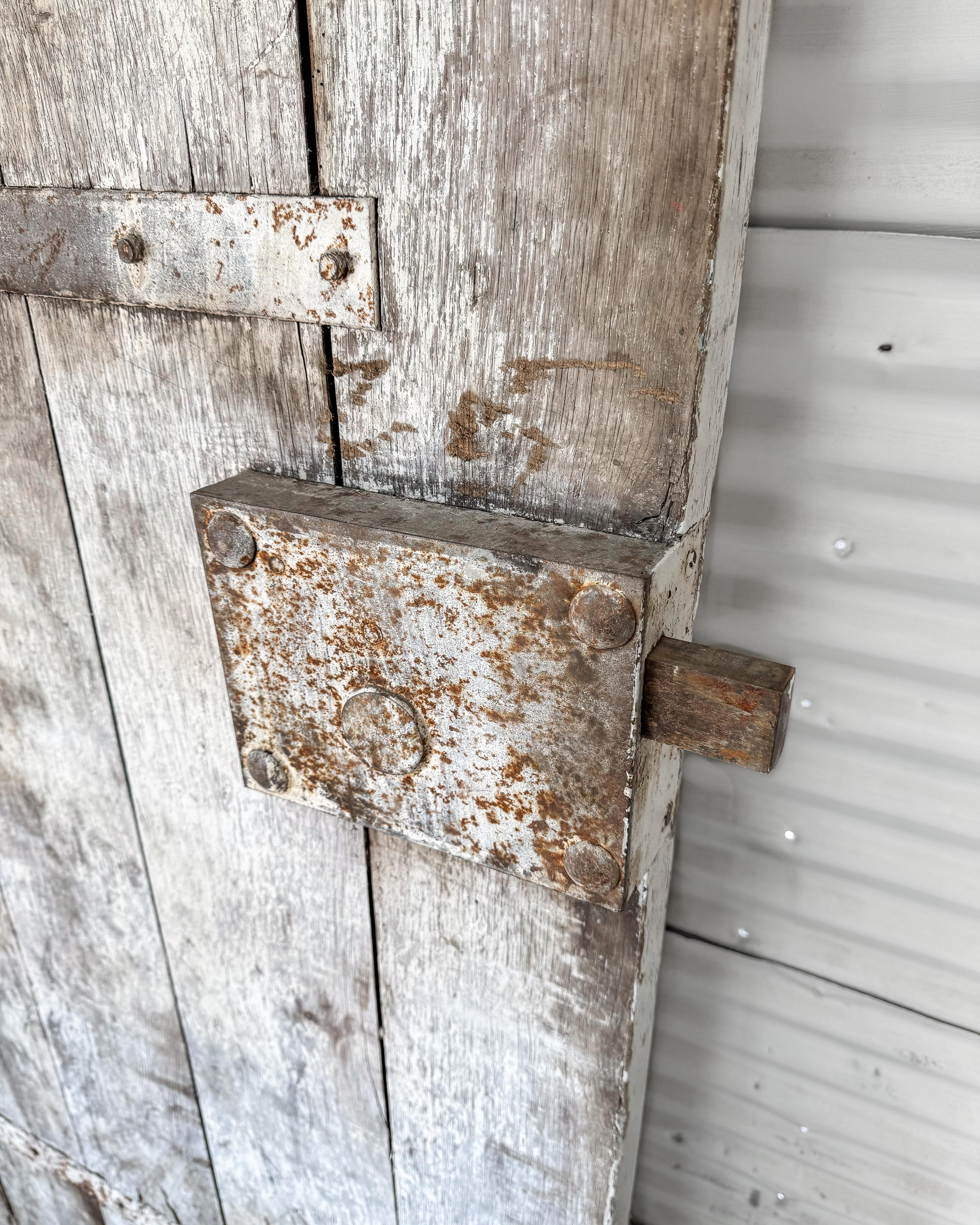 19th Century Reclaimed French Courtyard Entrance Door en vente 3
