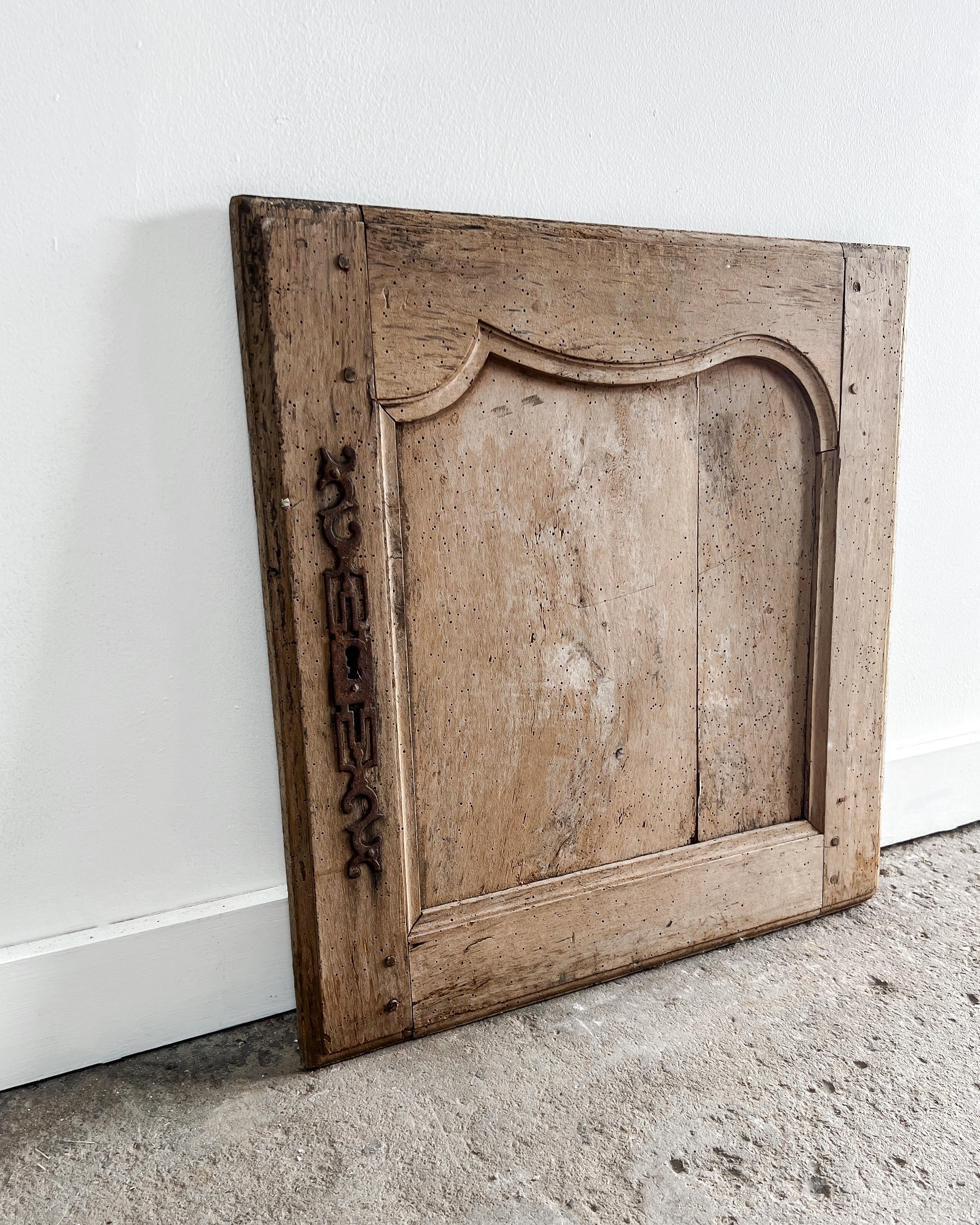 Francese Porta di una credenza provinciale francese del XIX secolo in vendita