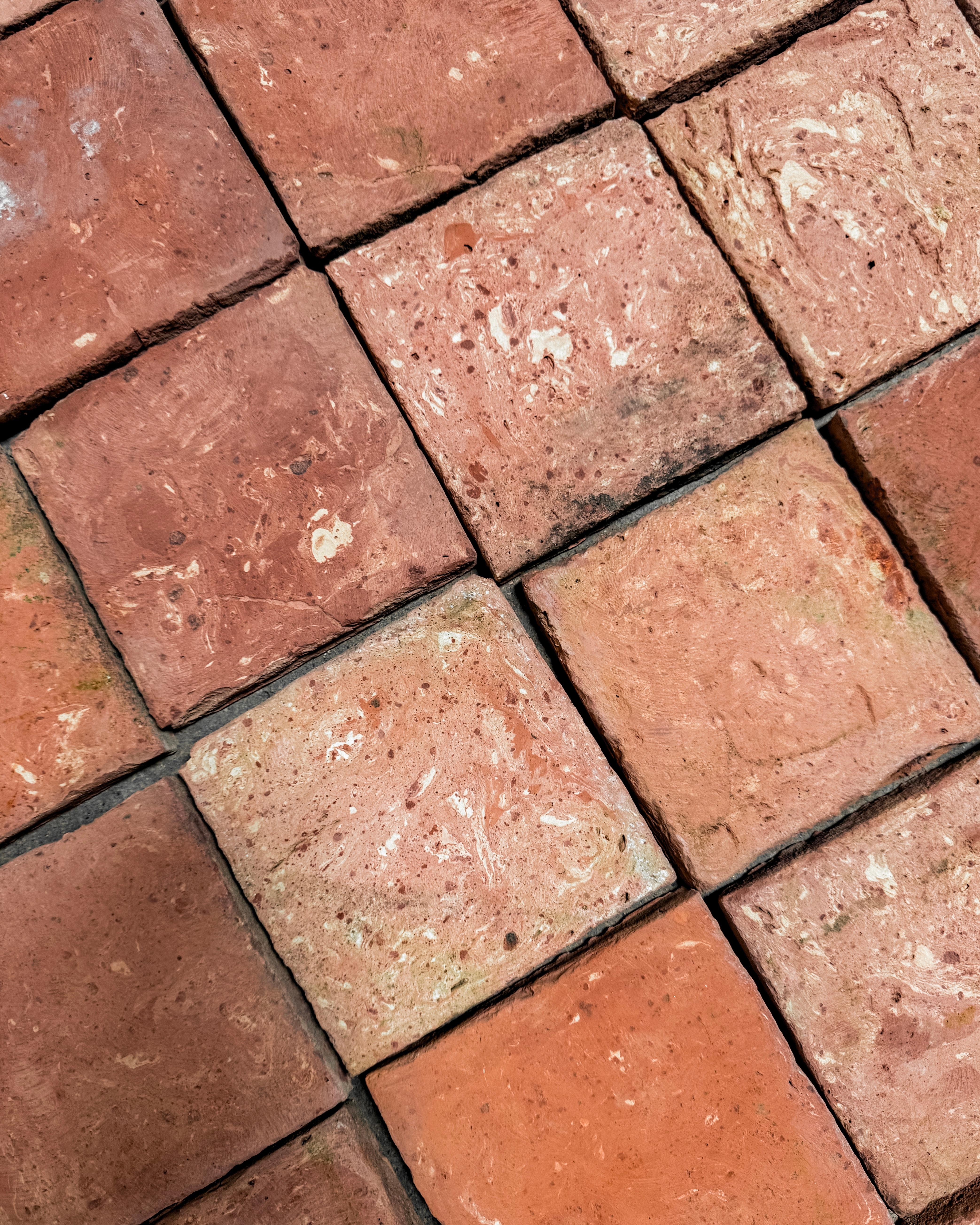 Piastrelle in terracotta francese recuperate del XIX secolo, 18 SF in vendita 5