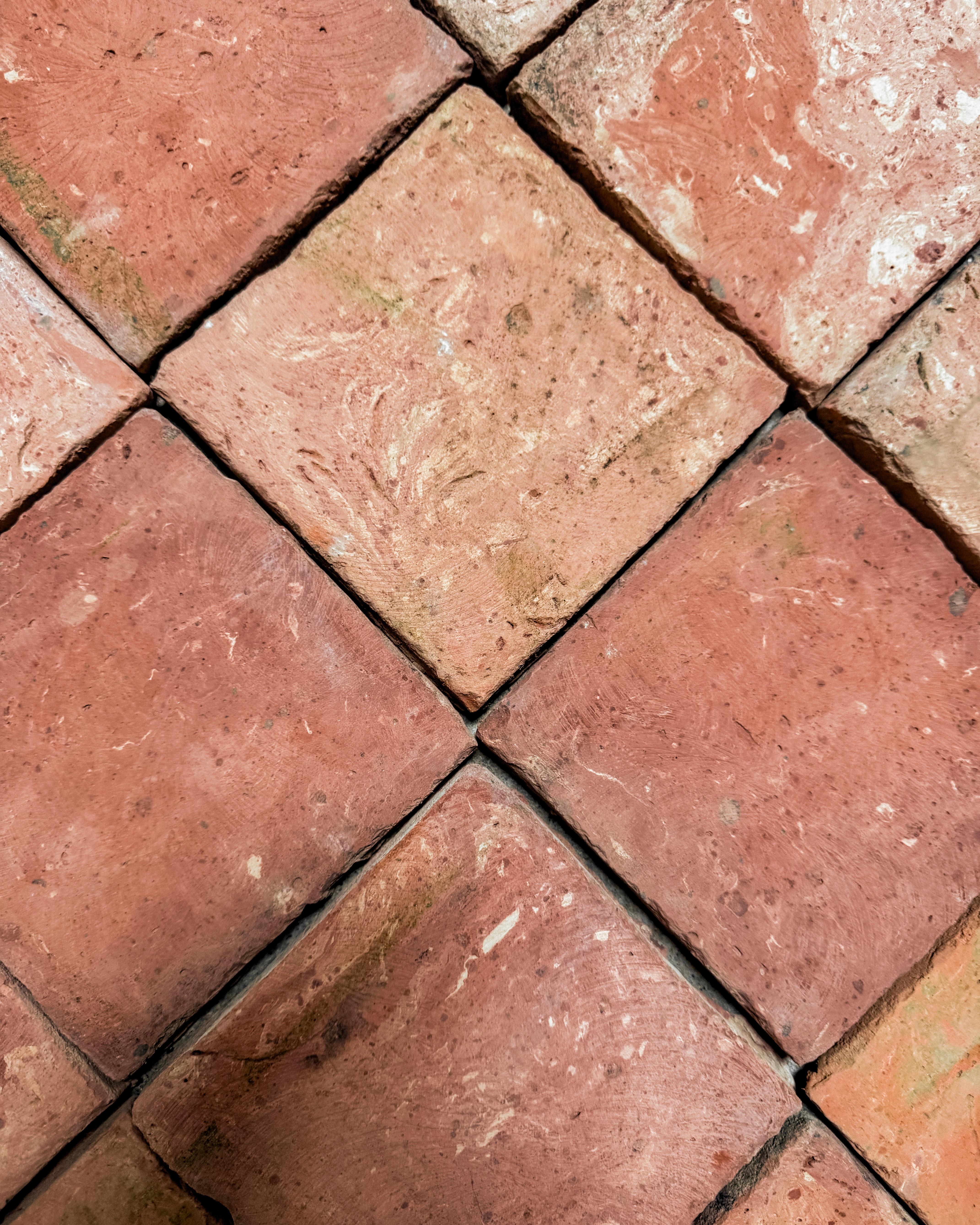 Piastrelle in terracotta francese recuperate del XIX secolo, 18 SF in vendita 7