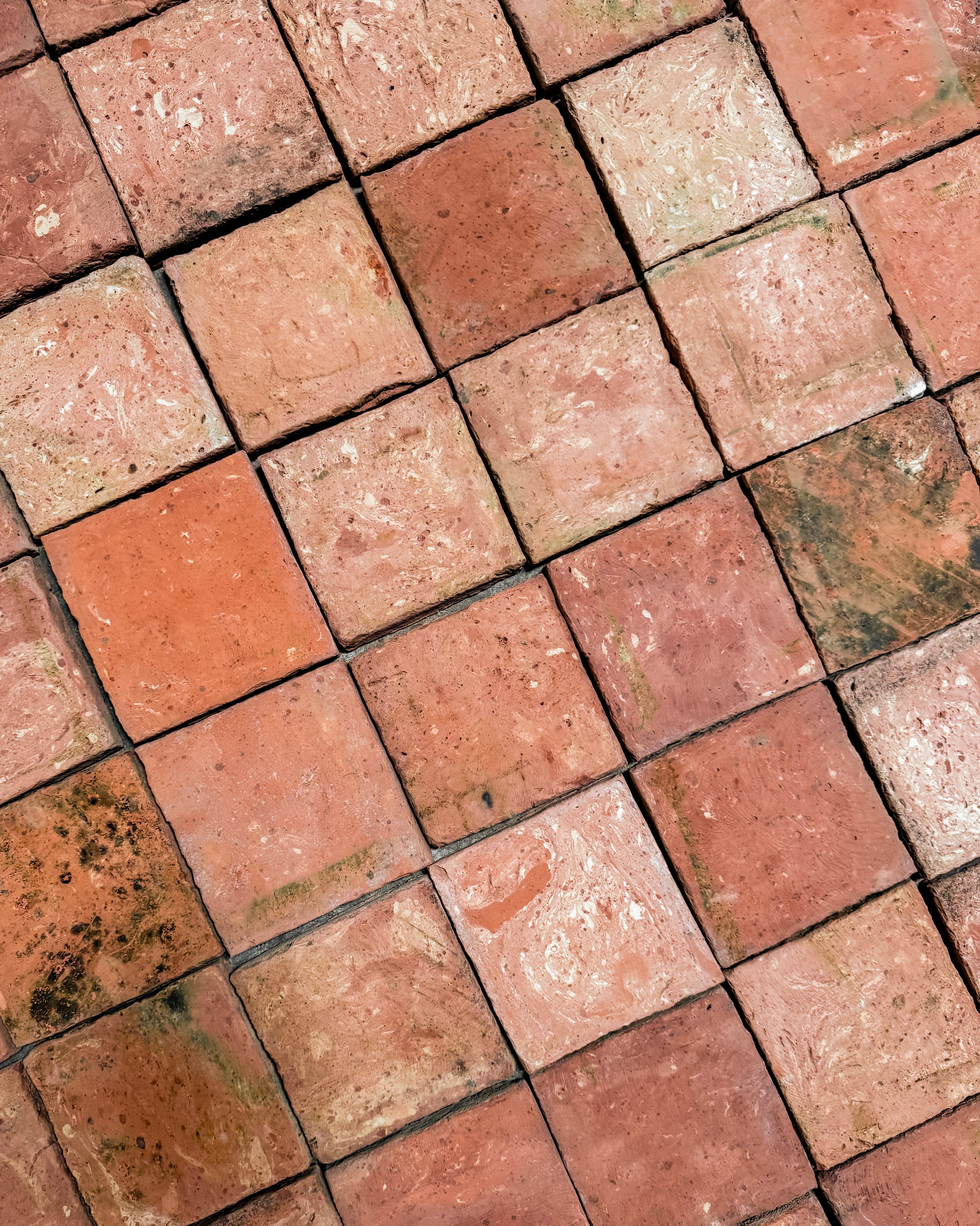 Piastrelle in terracotta francese recuperate del XIX secolo, 18 SF in vendita 8