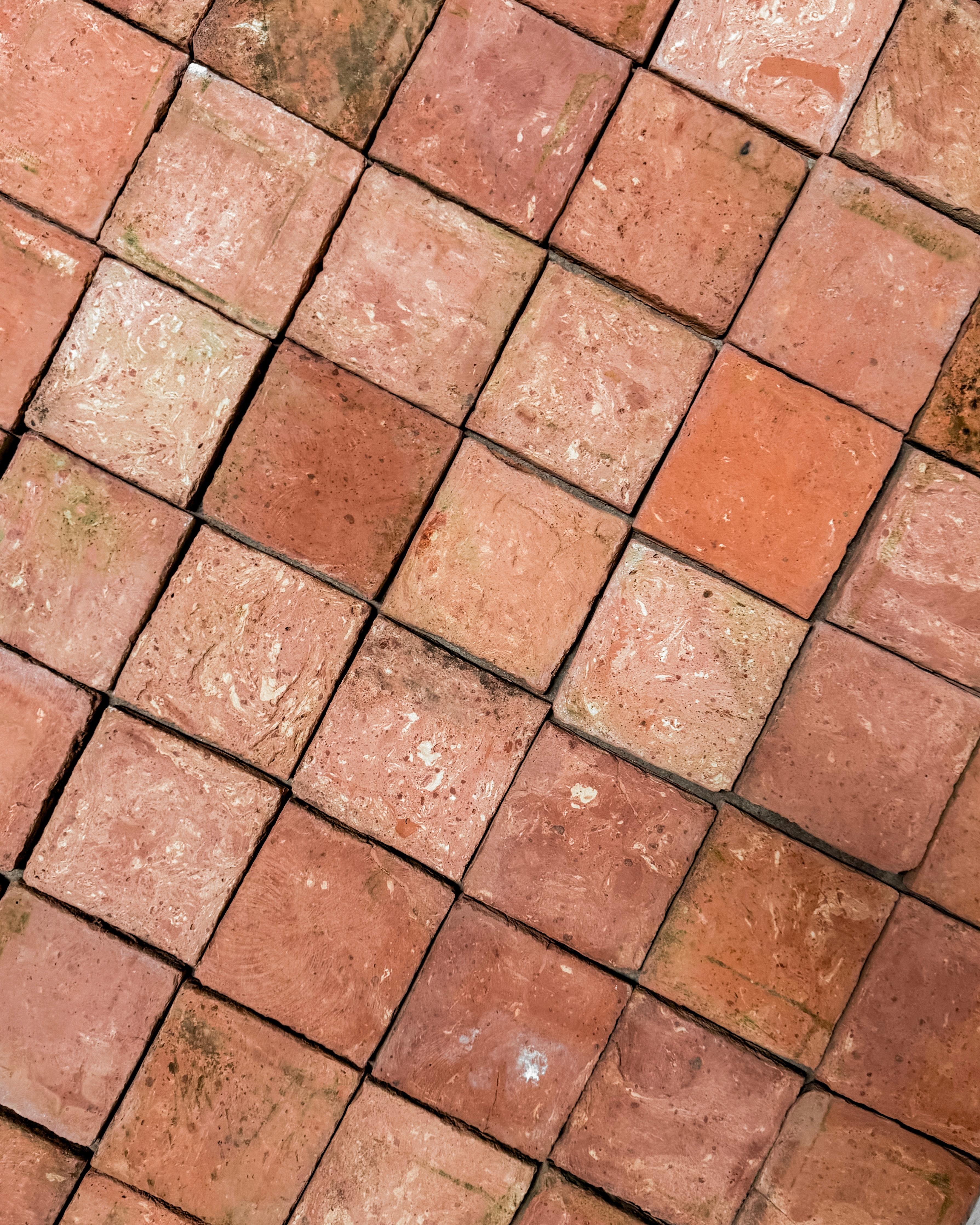 Terracotta Piastrelle in terracotta francese recuperate del XIX secolo, 18 SF in vendita