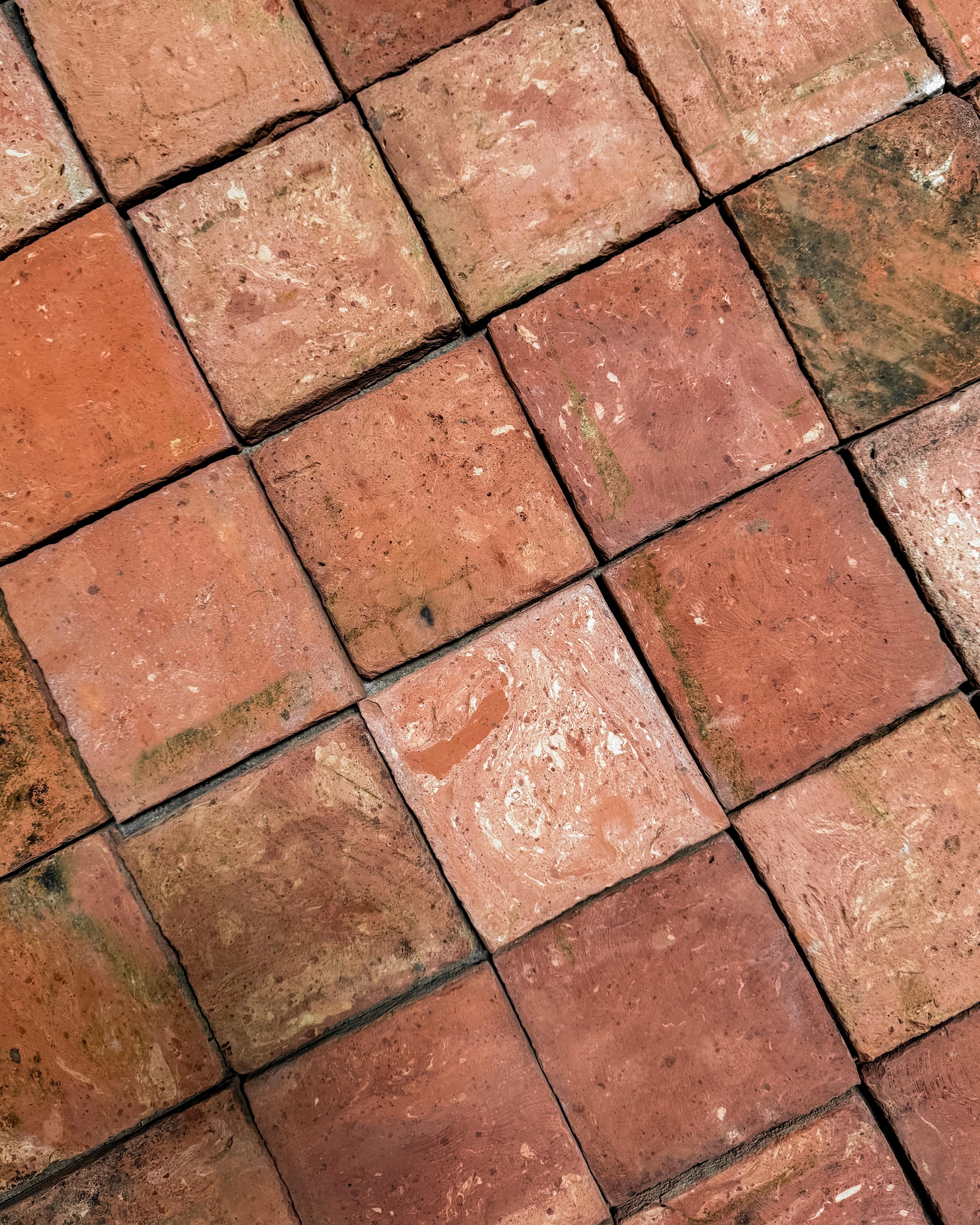 Piastrelle in terracotta francese recuperate del XIX secolo, 18 SF in vendita 4