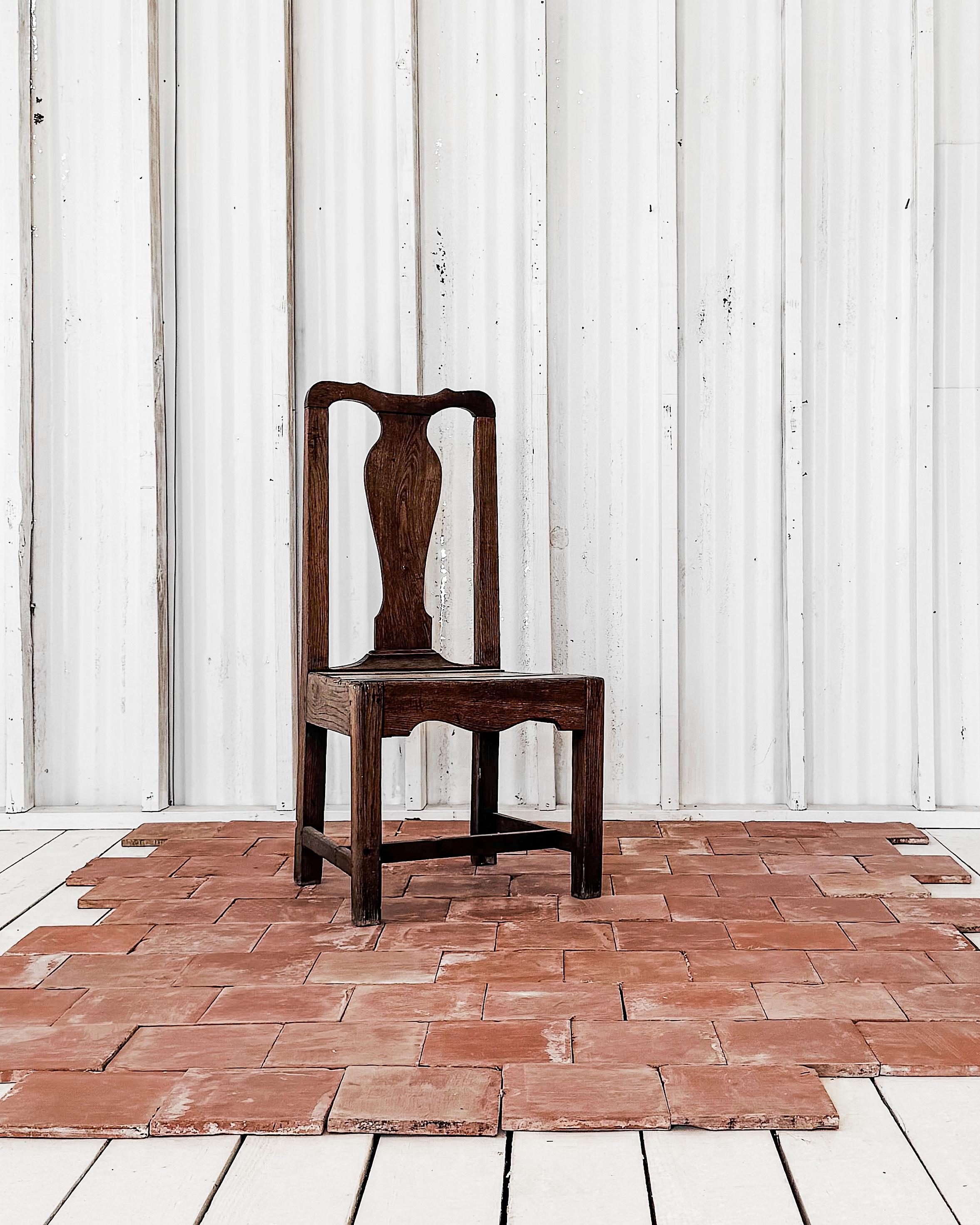 Realizzate a mano e cotte a legna secoli fa, queste piastrelle in terracotta francese di recupero raccontano una storia unica. Resistenti e progettati per la pavimentazione, possono sopportare aree ad alto traffico se adeguatamente sigillati e