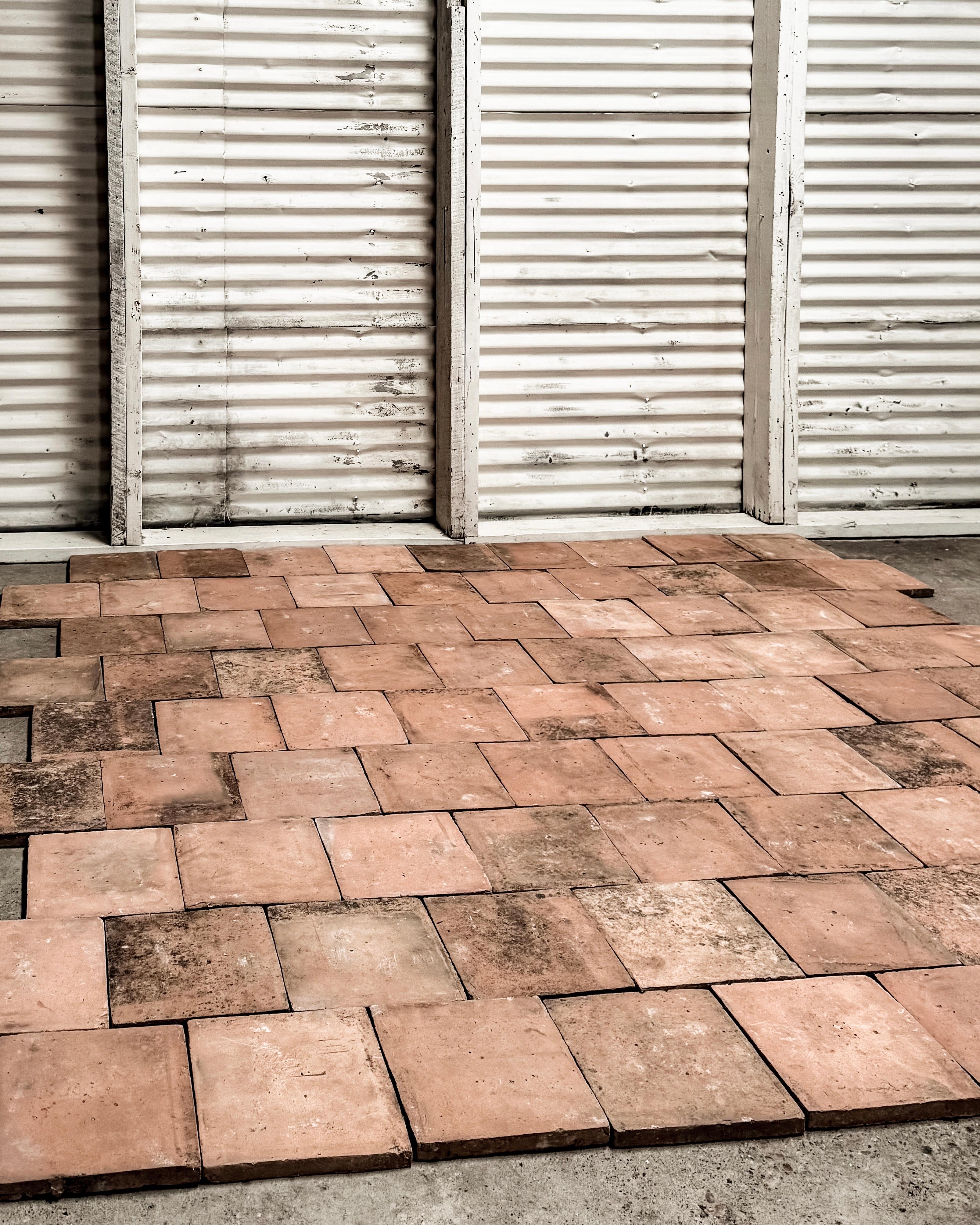Recycelte französische Terrakotta-Kacheln aus dem 19. Jahrhundert, 46 SF (Französisch) im Angebot