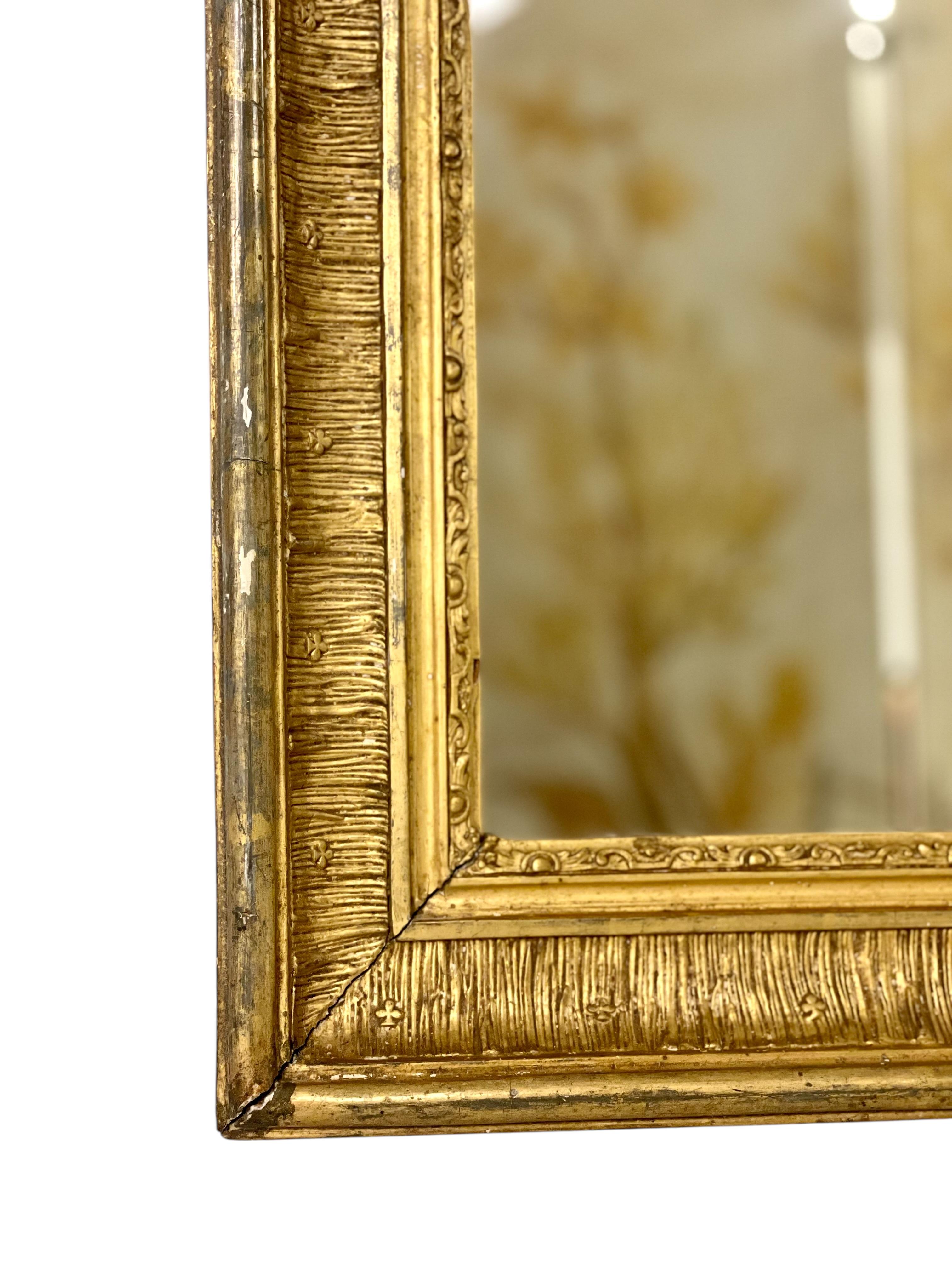 Espejo rectangular neoclásico de madera dorada, Francia S. XIX Francés en venta