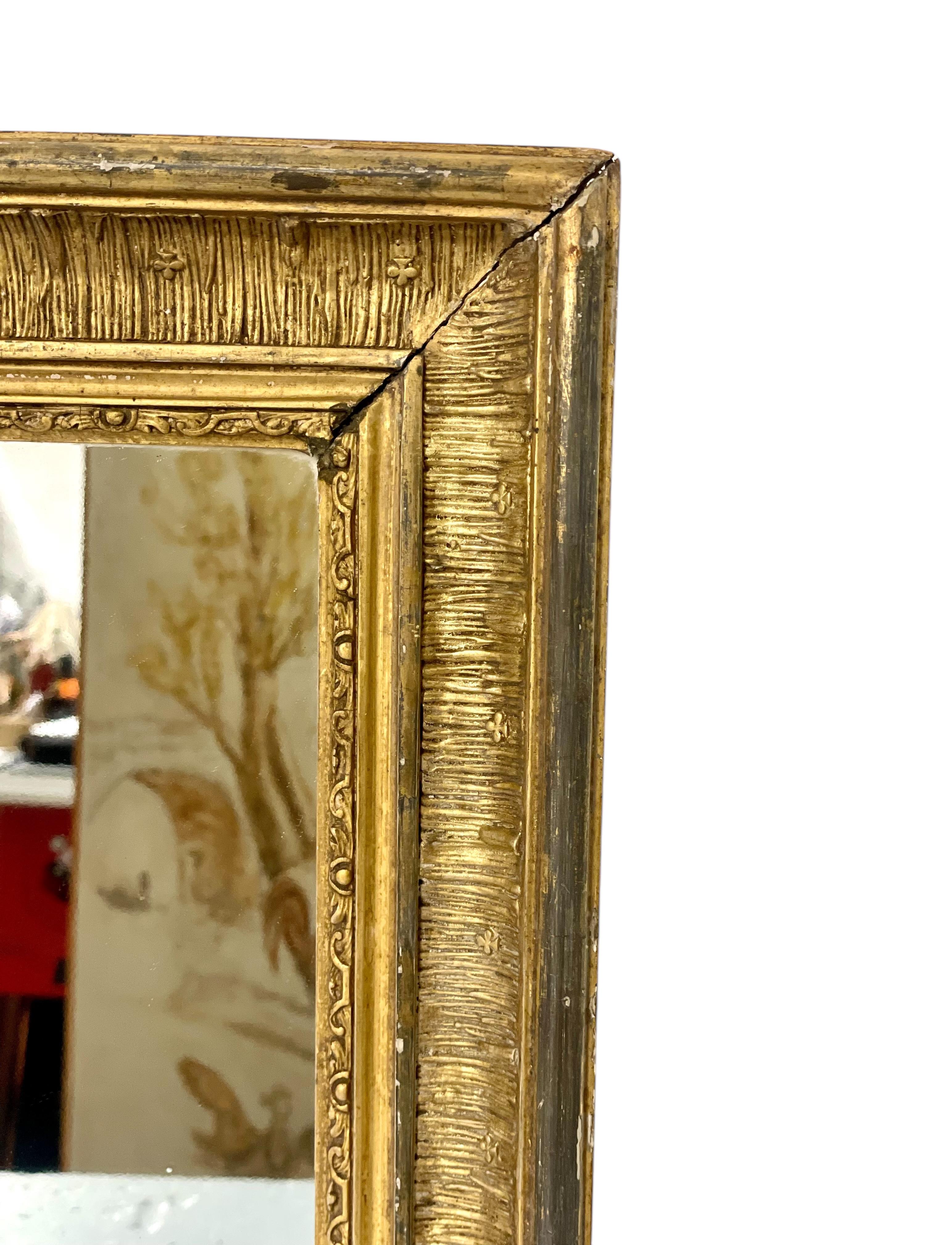Espejo rectangular neoclásico de madera dorada, Francia S. XIX Tallado a mano en venta