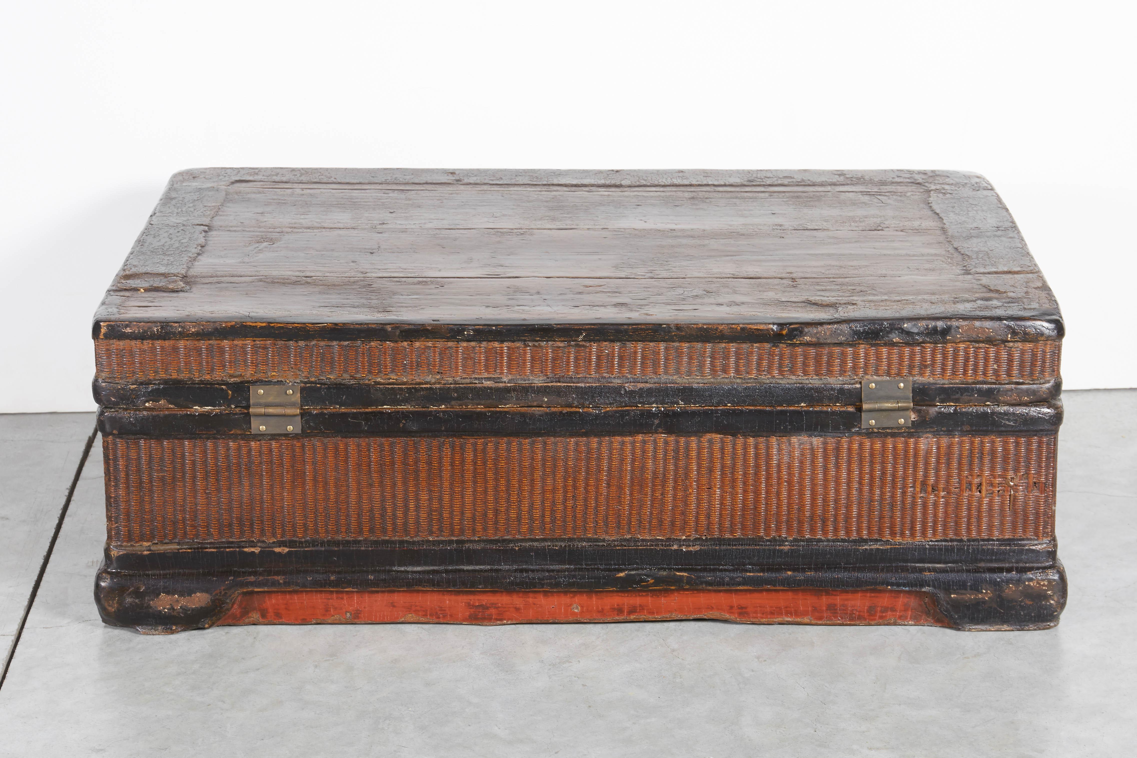 19th Century Red and Black Chinese Woven Trunk For Sale 6