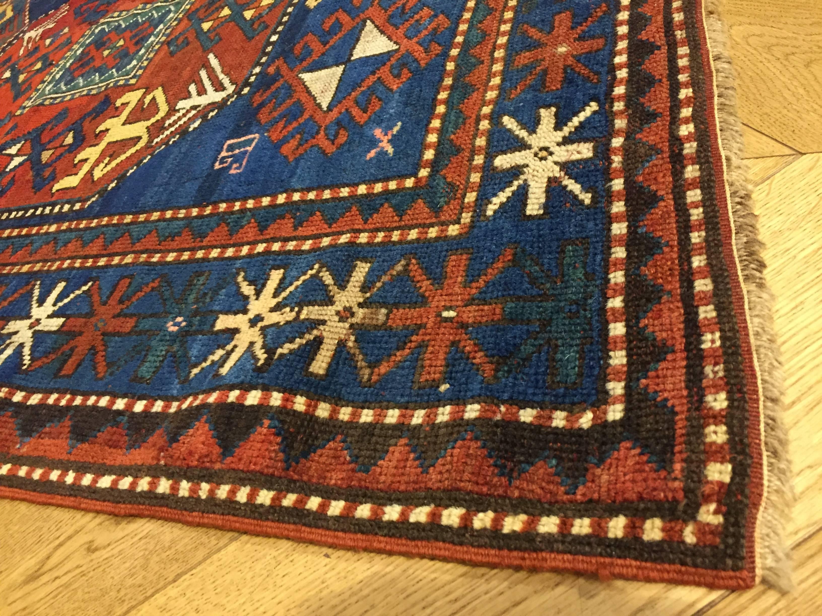 Russischer Chajli-Kaukasischer Teppich aus Wolle mit roten und blauen Medaillons aus dem 19. Jahrhundert, 1870er Jahre im Angebot 5