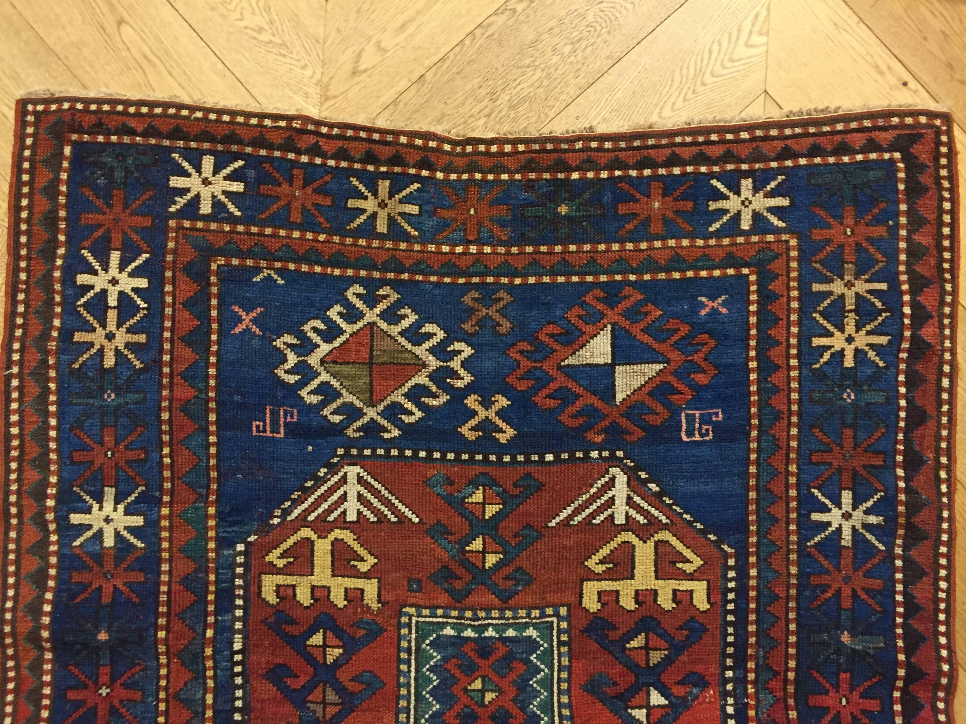 Tapis du Caucase Kazak Chajli du 19e siècle avec médaillons rouges et bleus, années 1870 Bon état - En vente à Firenze, IT