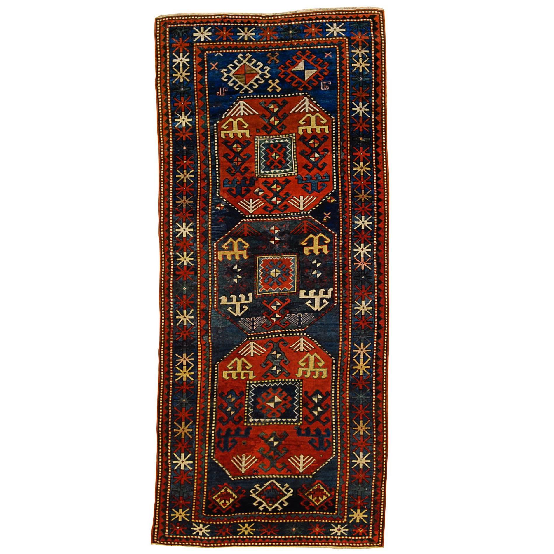 Tapis du Caucase Kazak Chajli du 19e siècle avec médaillons rouges et bleus, années 1870 en vente