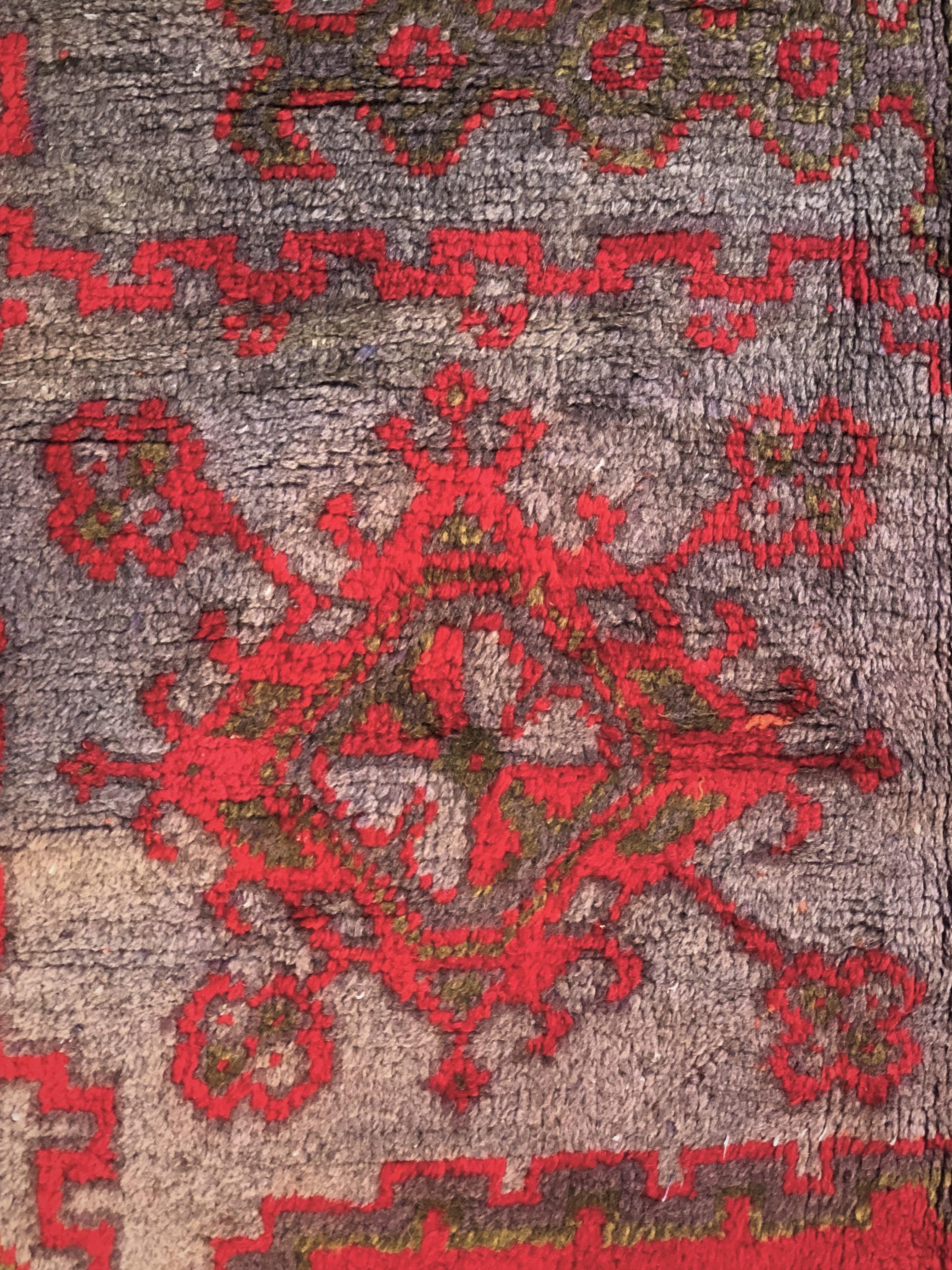 19th Century Red and Green Square Oushak Turkish Anatolian Rug with Medallion For Sale 7