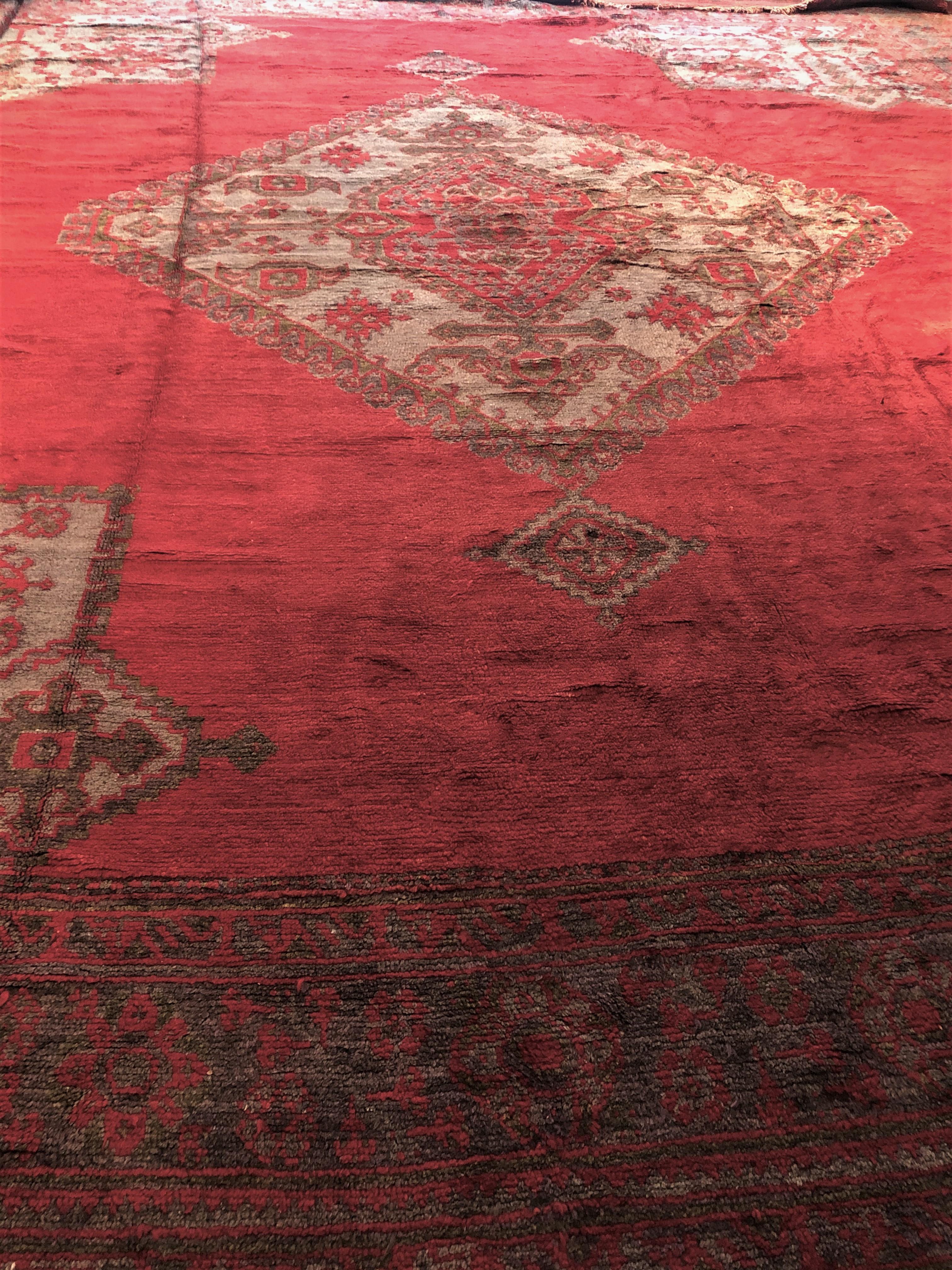 19th Century Red and Green Square Oushak Turkish Anatolian Rug with Medallion For Sale 9