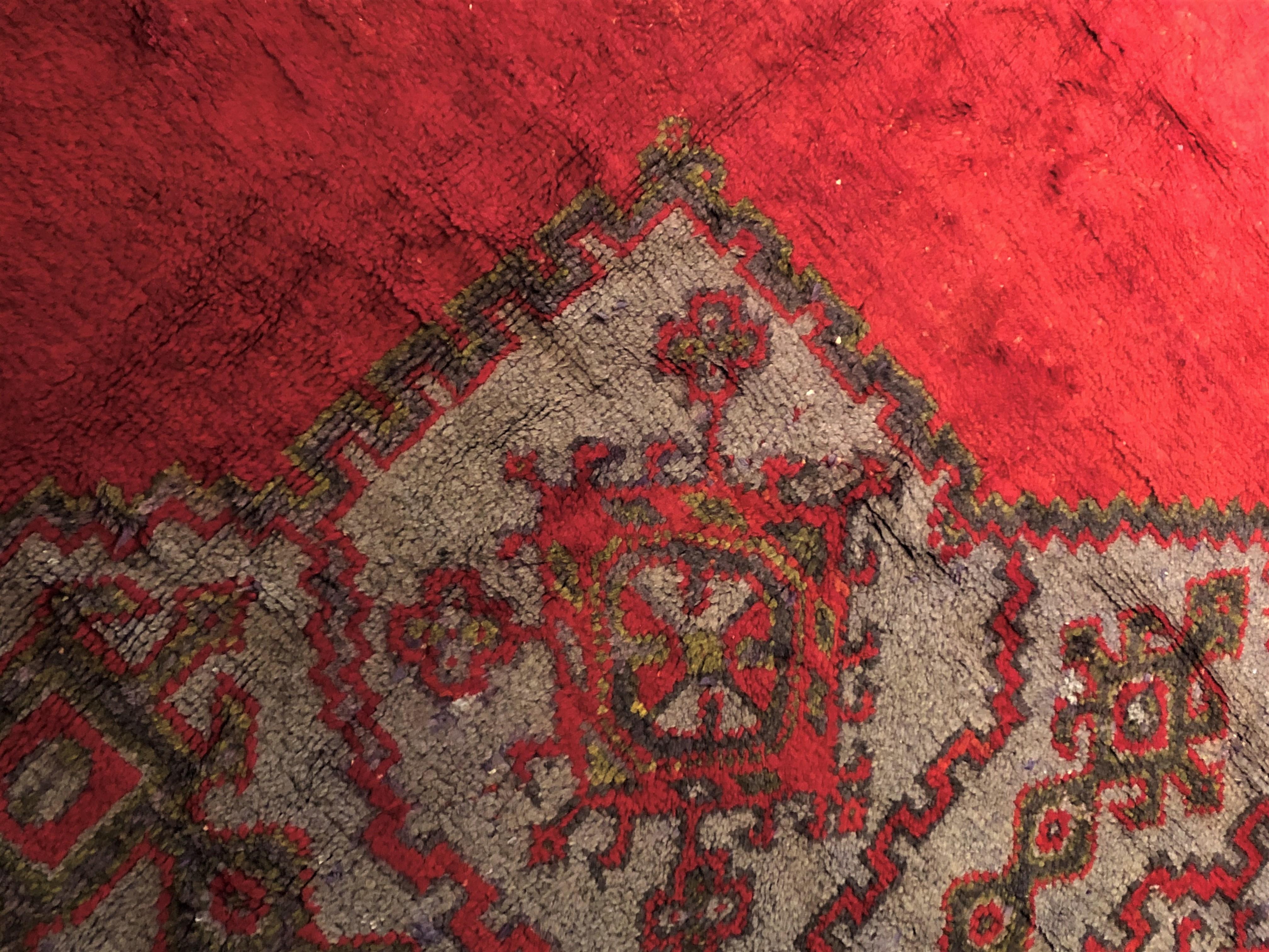 19th Century Red and Green Square Oushak Turkish Anatolian Rug with Medallion For Sale 3