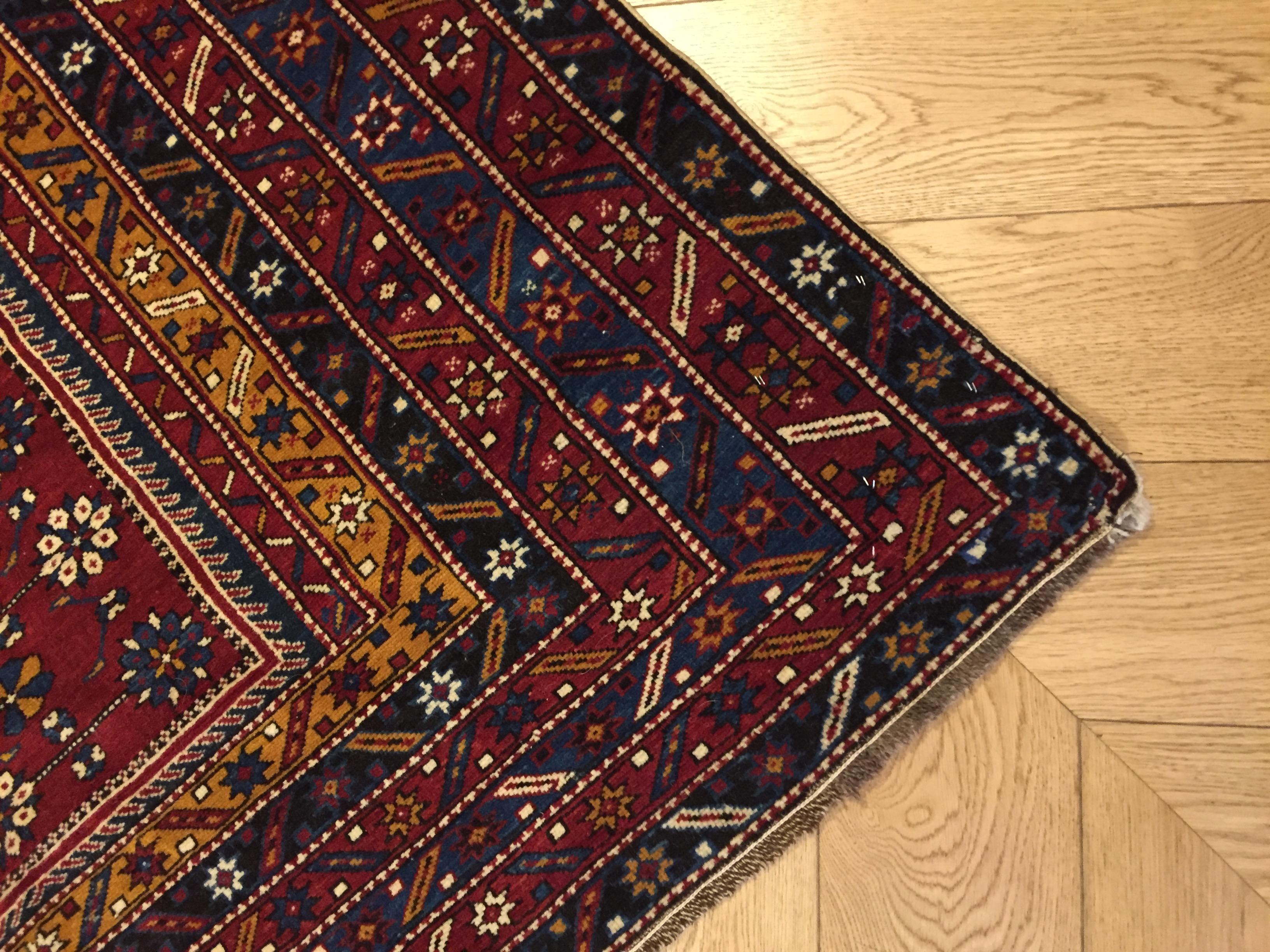 Laine Tapis du Caucase Shirwan en laine rouge et jaune Mina-Khani du 19ème siècle, vers les années 1890 en vente