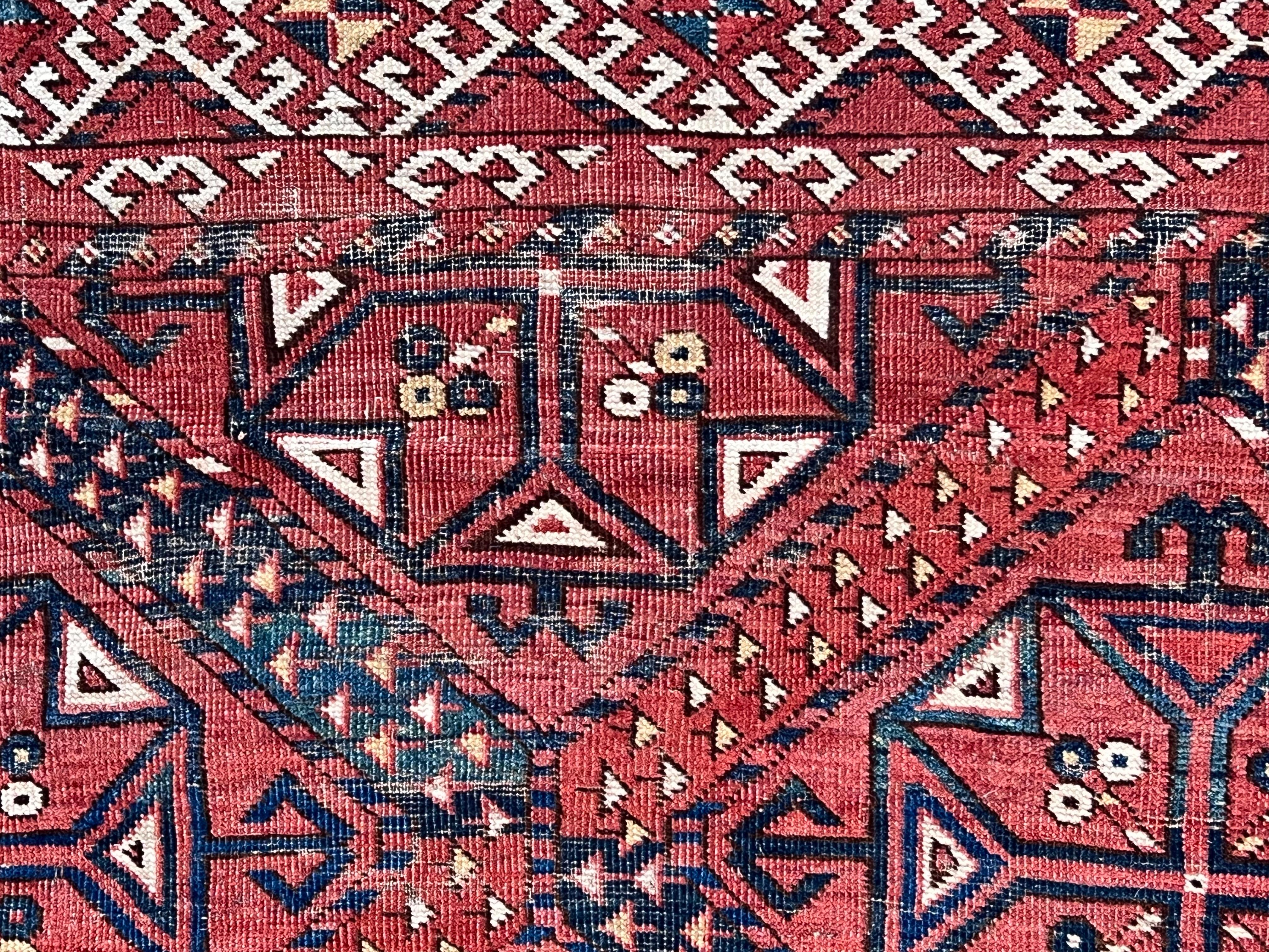 19th Century Red Blue White Geometric Archaic Polygonal Turkmen Rug, about 1870 For Sale 15