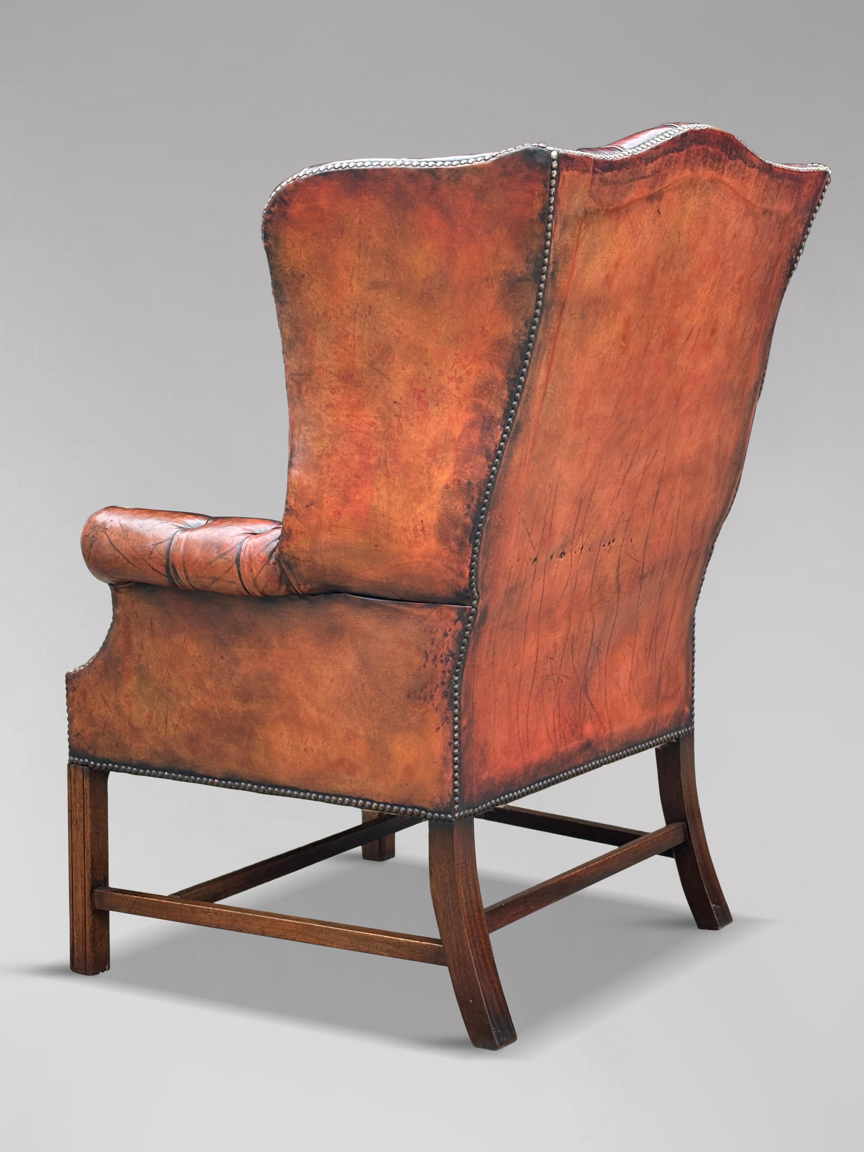 XIXe siècle Fauteuil à oreilles du 19e siècle en cuir rouge et brun entièrement boutonné en vente