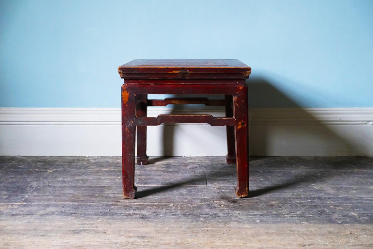 Red Chinese side table, dating to the 19th Century, in hard wood. 


Dimension: H50 x W47 x D47.5 cm.
