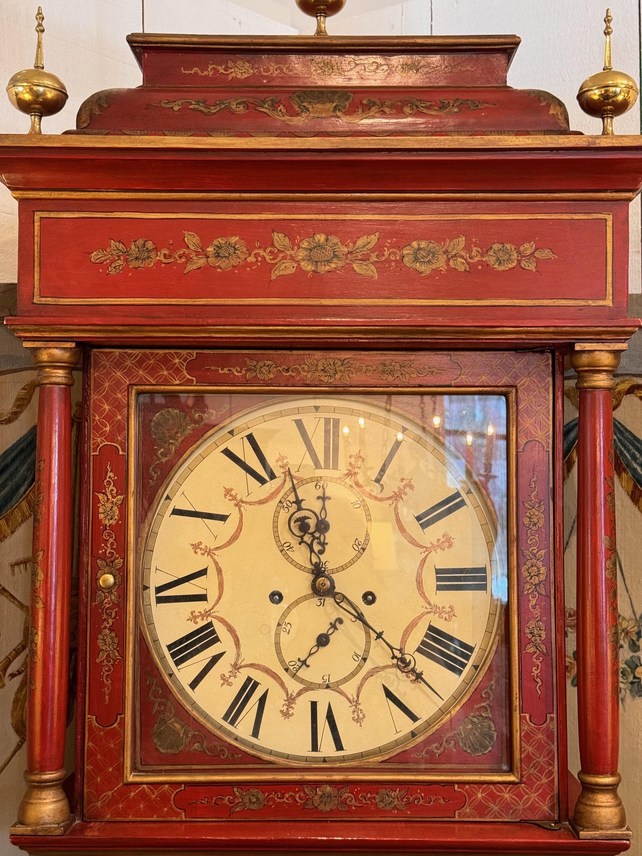 Rote Chinoiserie-Uhr des 19. Jahrhunderts, dekoriert (Britisch) im Angebot
