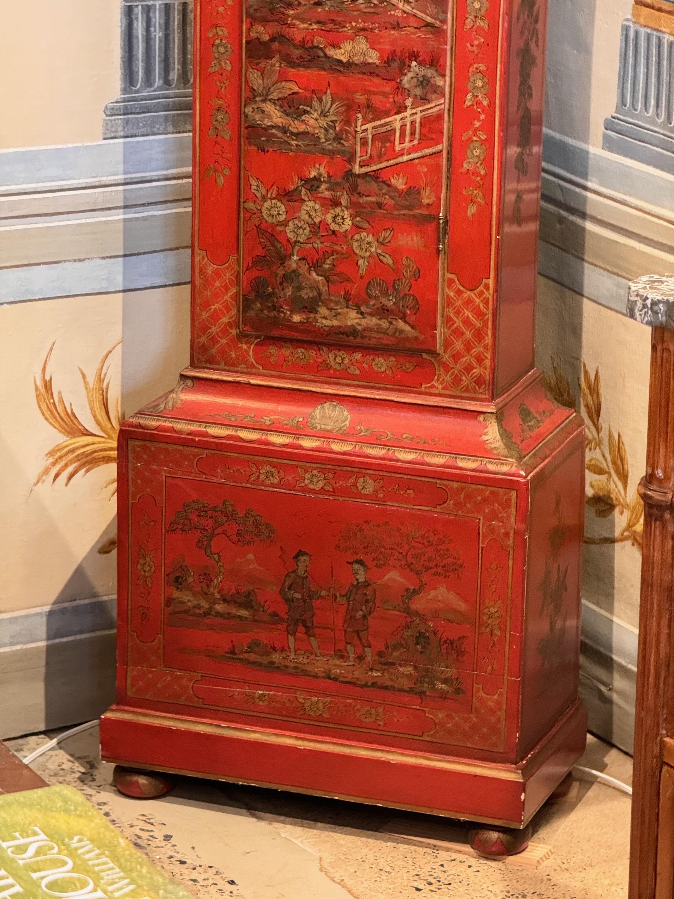 Rote Chinoiserie-Uhr des 19. Jahrhunderts, dekoriert im Angebot 3