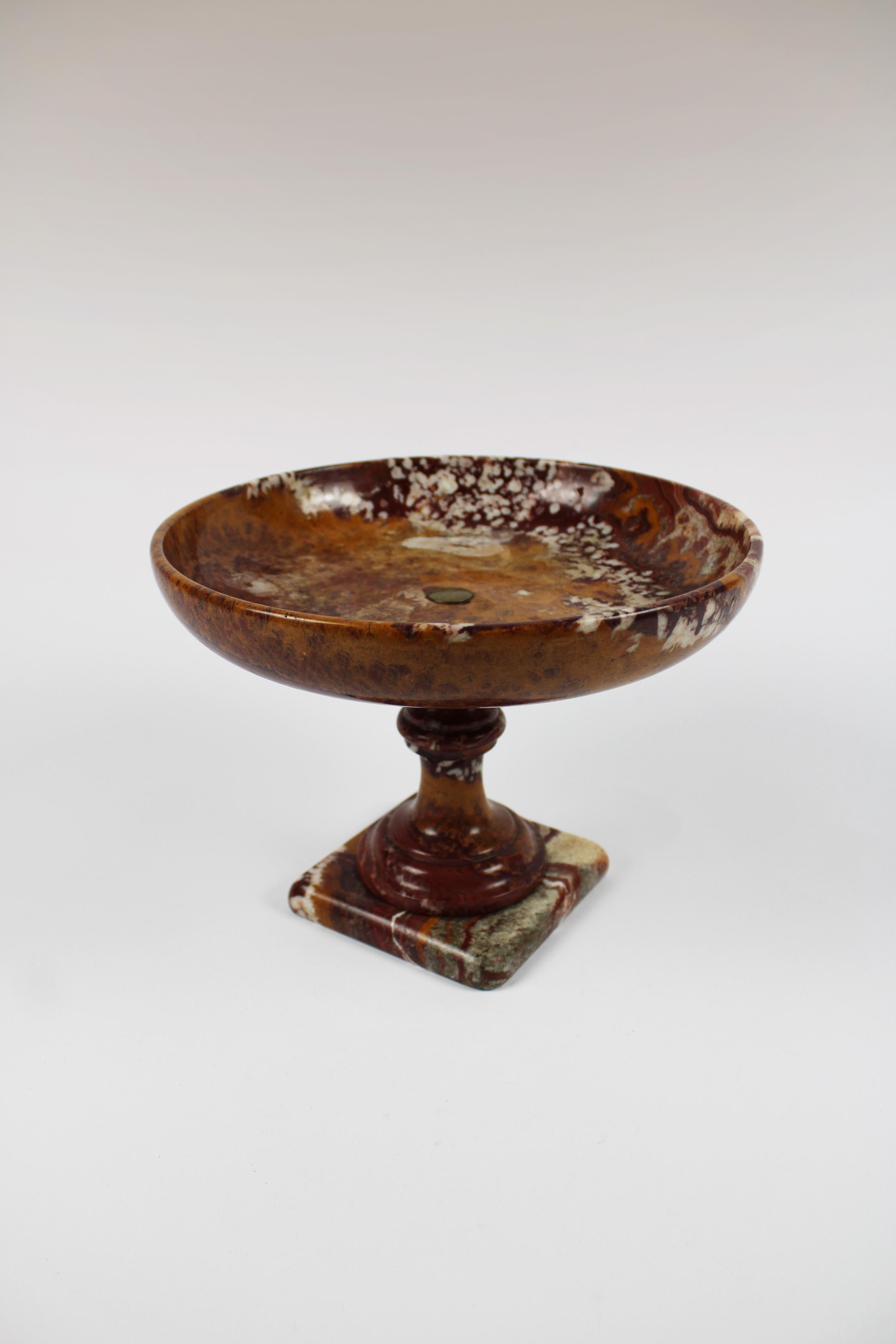 Centre de table Tazza du 19ème siècle en marbre jaspe rouge italien Grand Tour Souvenir Bon état - En vente à Antwerpen, BE