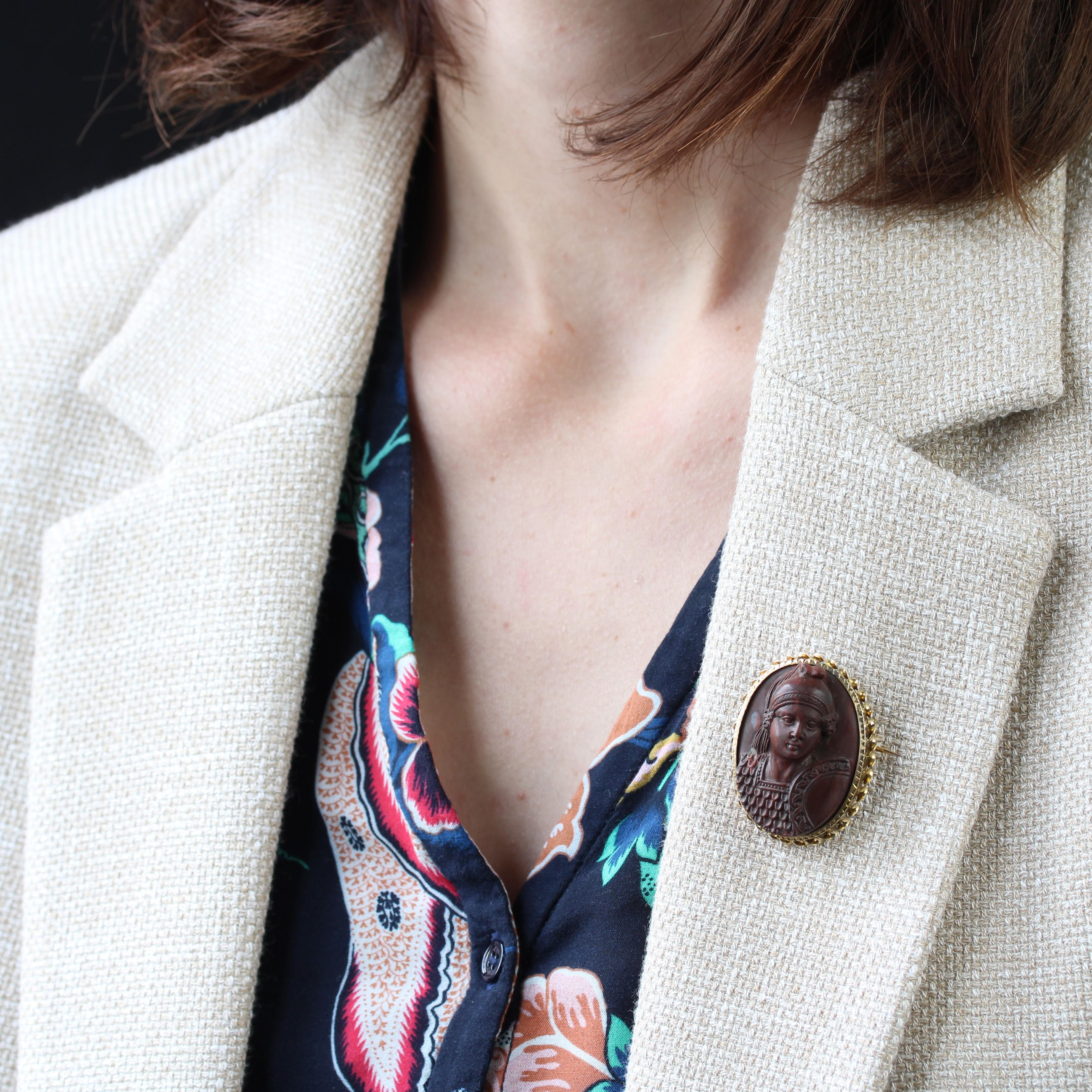 19th Century Red Jasper Cameo 18 Karat Yellow Gold Brooch For Sale 1