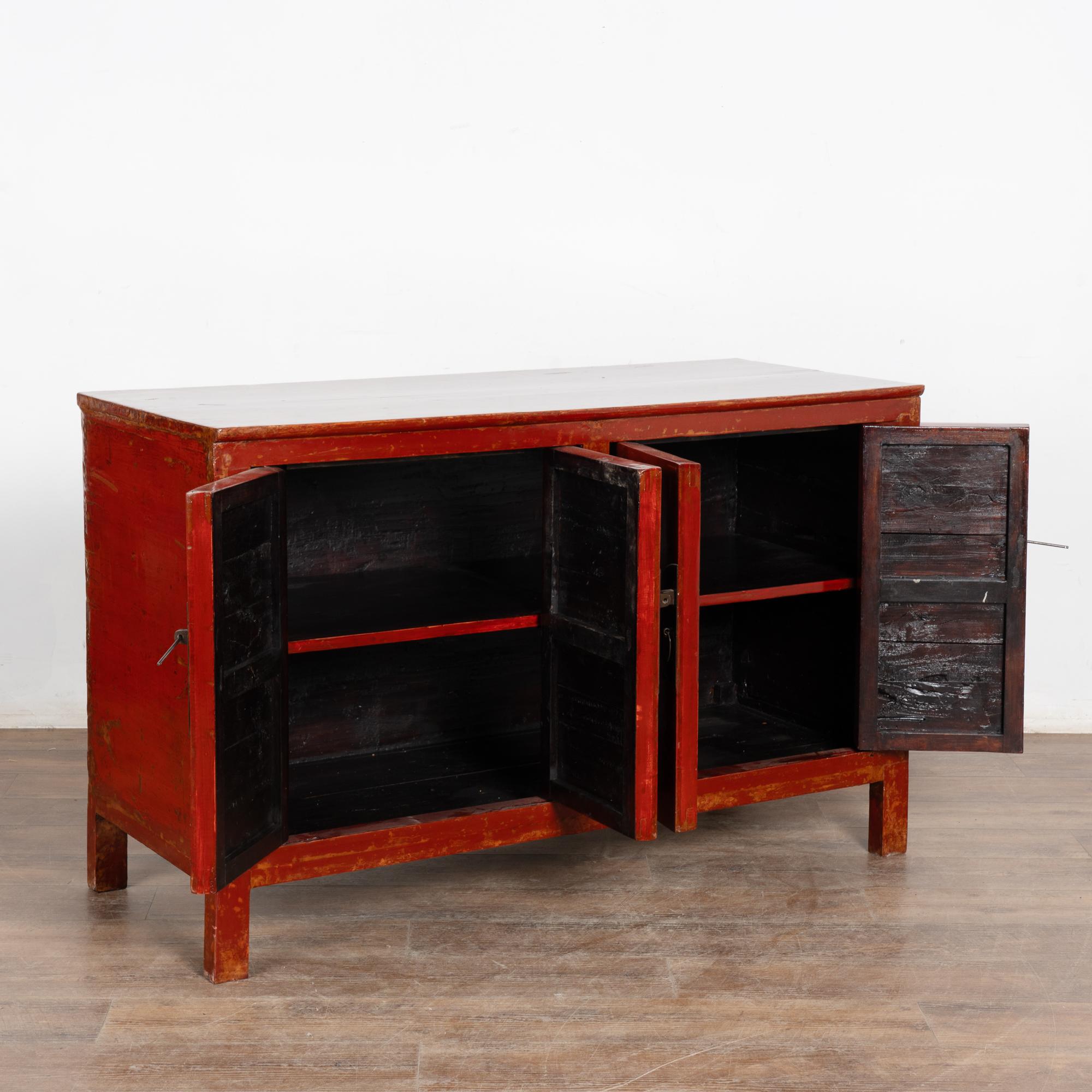 Ming 19th Century Red Lacquer Chinese Console Cabinet Sideboard in vendita
